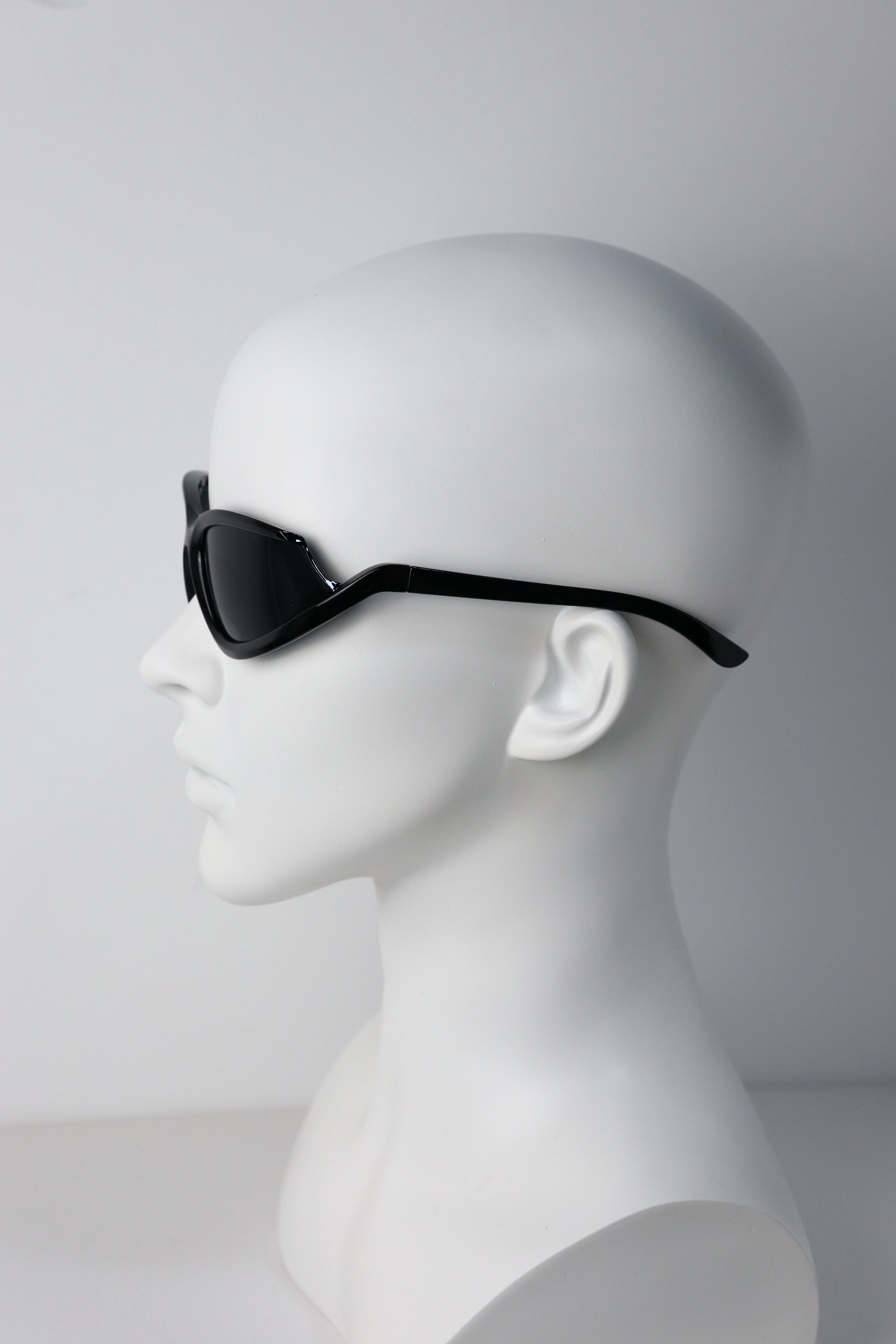Japanese Brand Y2k Avant Garde Futuristic Black Sunglasses Unisex OS Size ONE SIZE - 6 Thumbnail