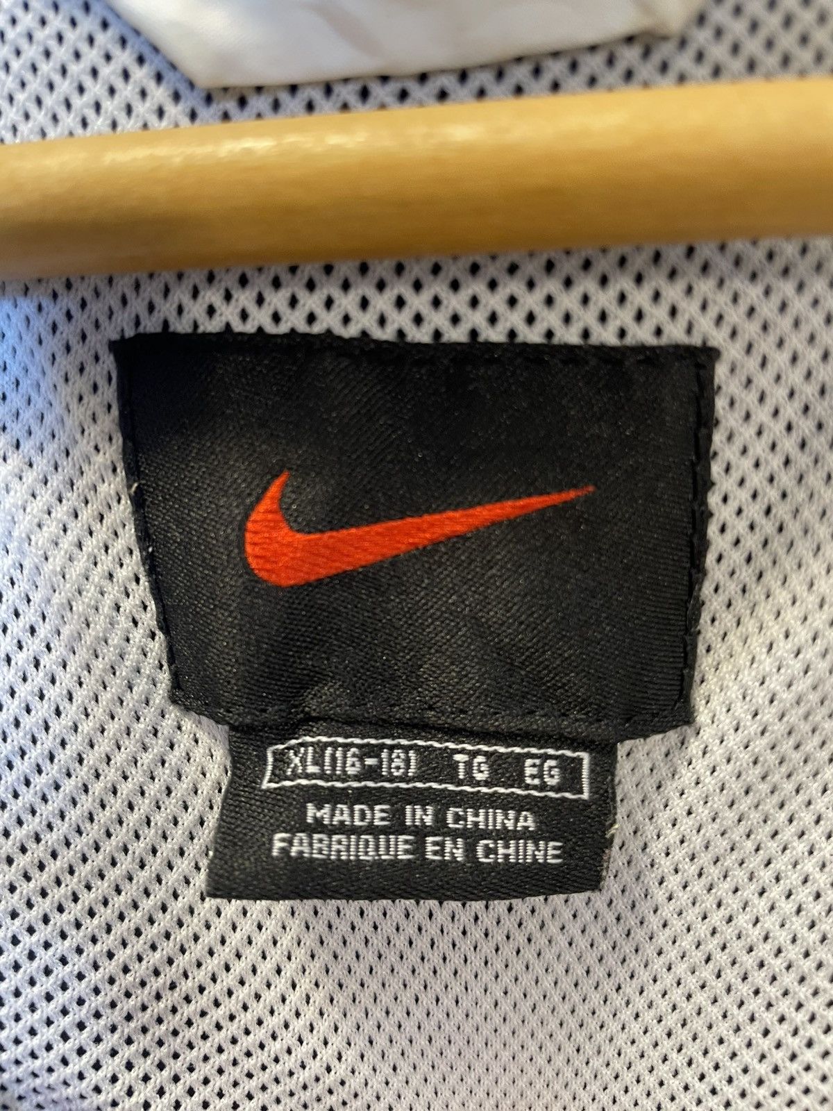 Nike Vintage Nike Windbreaker Jacket Size US XL / EU 56 / 4 - 7 Thumbnail