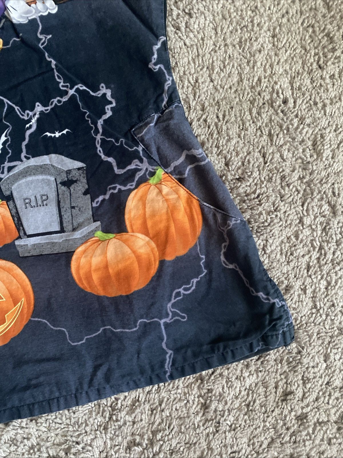 Disney Disney Mickey mouse & Friends Halloween Themed Scrub top Size XL / US 12-14 / IT 48-50 - 18 Thumbnail