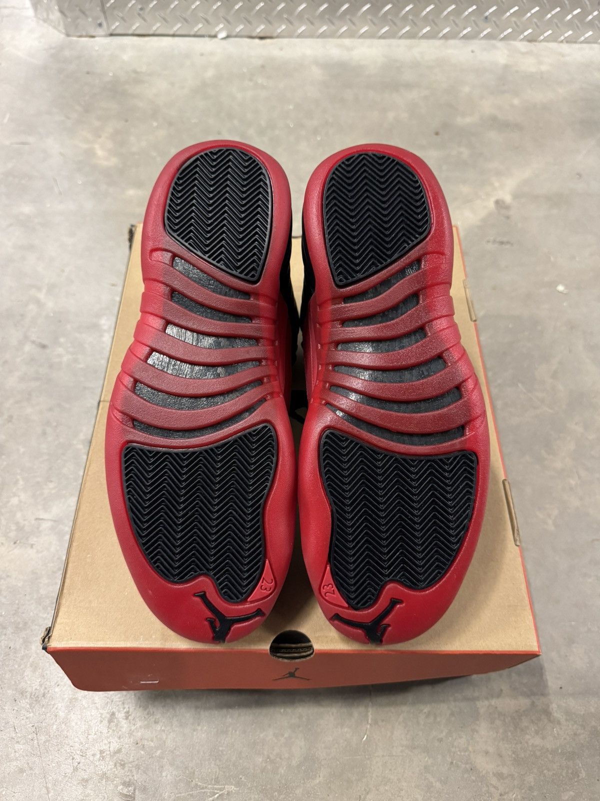Jordan Brand Jordan 12 Retro Flu Game 2016 Size 11 Size US 11 / EU 44 - 6 Thumbnail