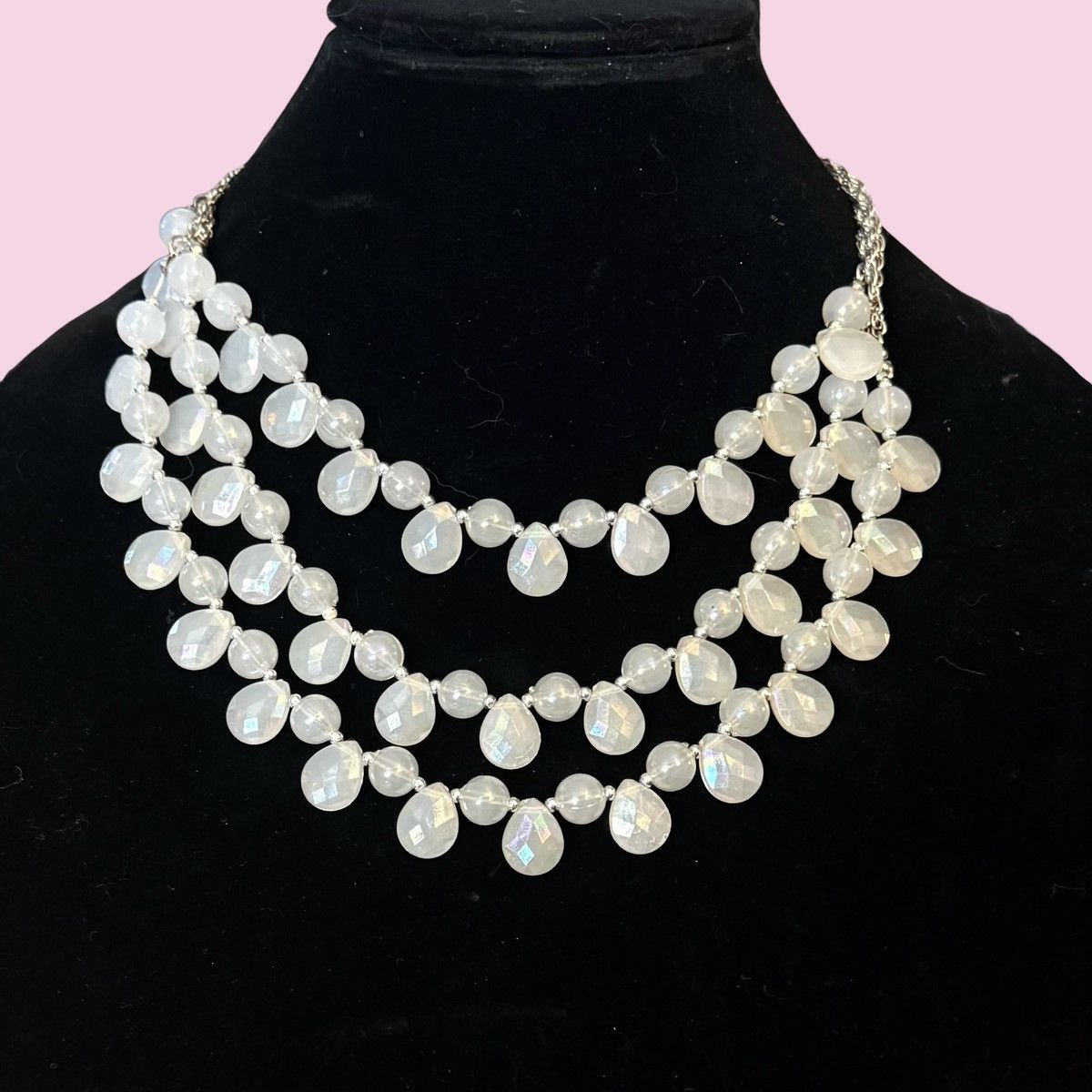 Other Iridescent white layered bead bib necklace Size ONE SIZE - 1 Thumbnail