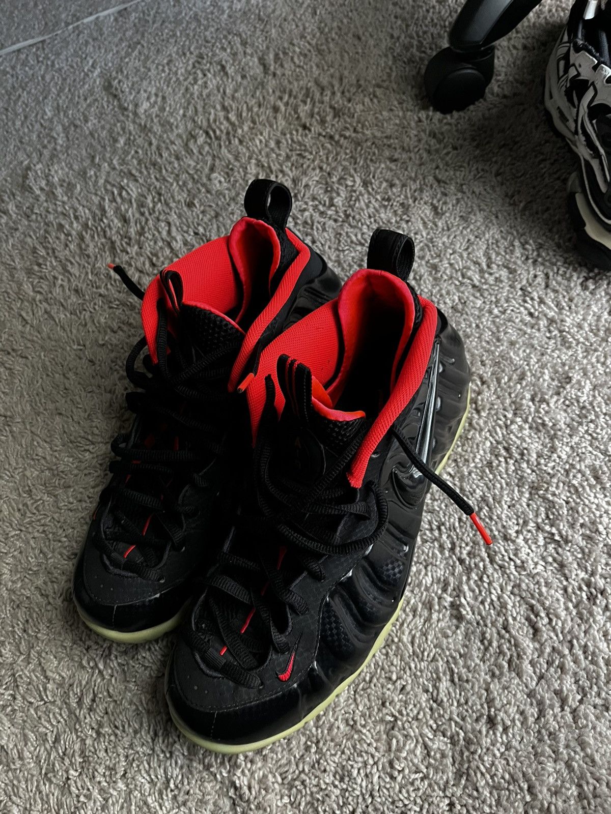 Nike NIKE AIR FOAMPOSITE PRO PREMIUM SOLAR RED BLACKLASER (Yeezy) Size US 11 / EU 44 - 3 Thumbnail