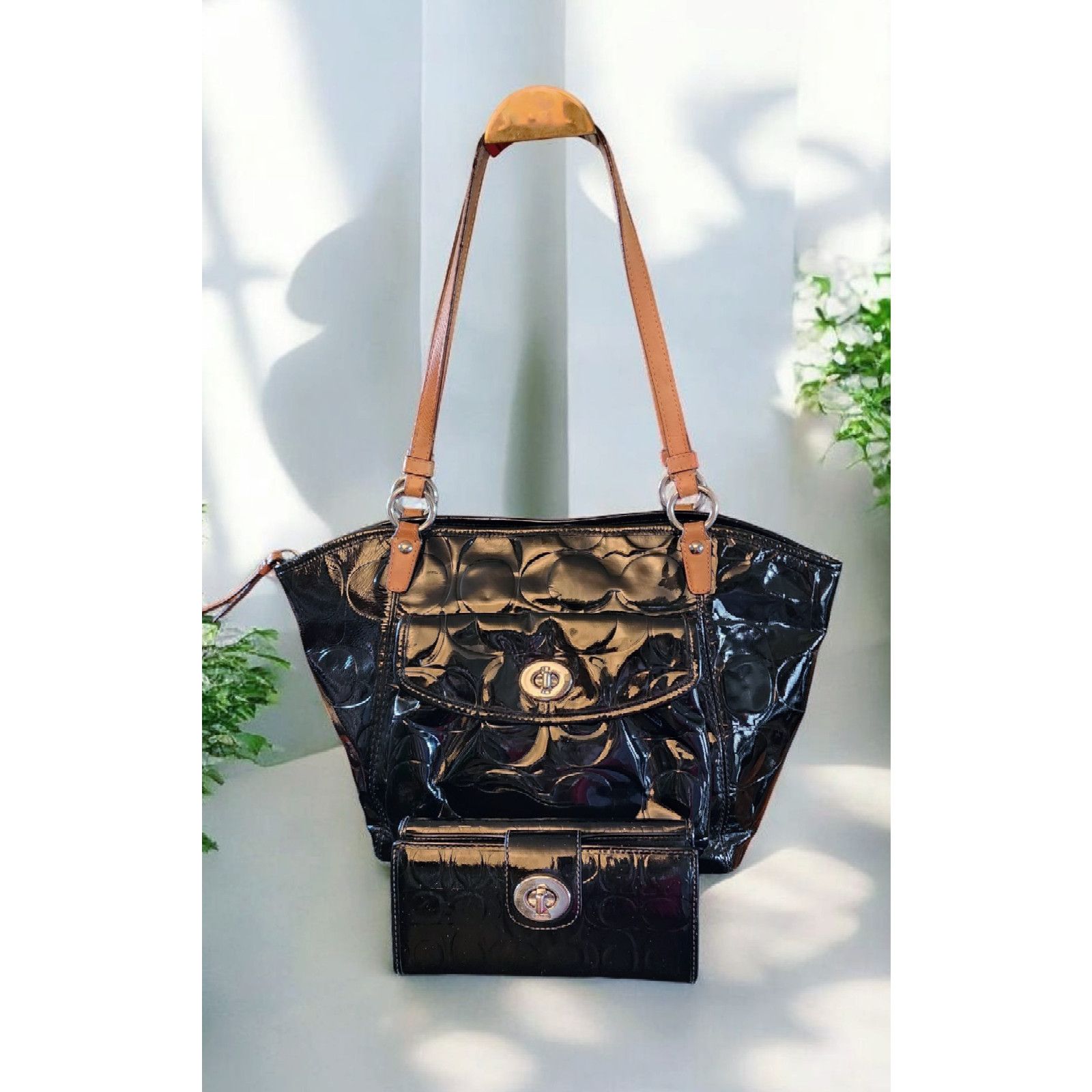 Coach Coach Peyton black patent leather bag with matching wallet. Size ONE SIZE - 1 Thumbnail