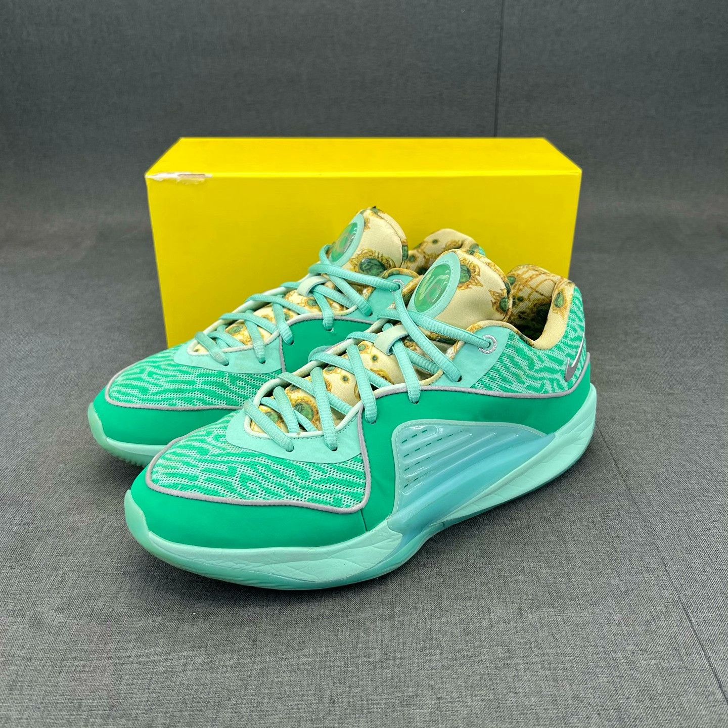 Nike Nike Green Lowtop Sneakers 43 Men Size US 10 / EU 43 - 1 Thumbnail
