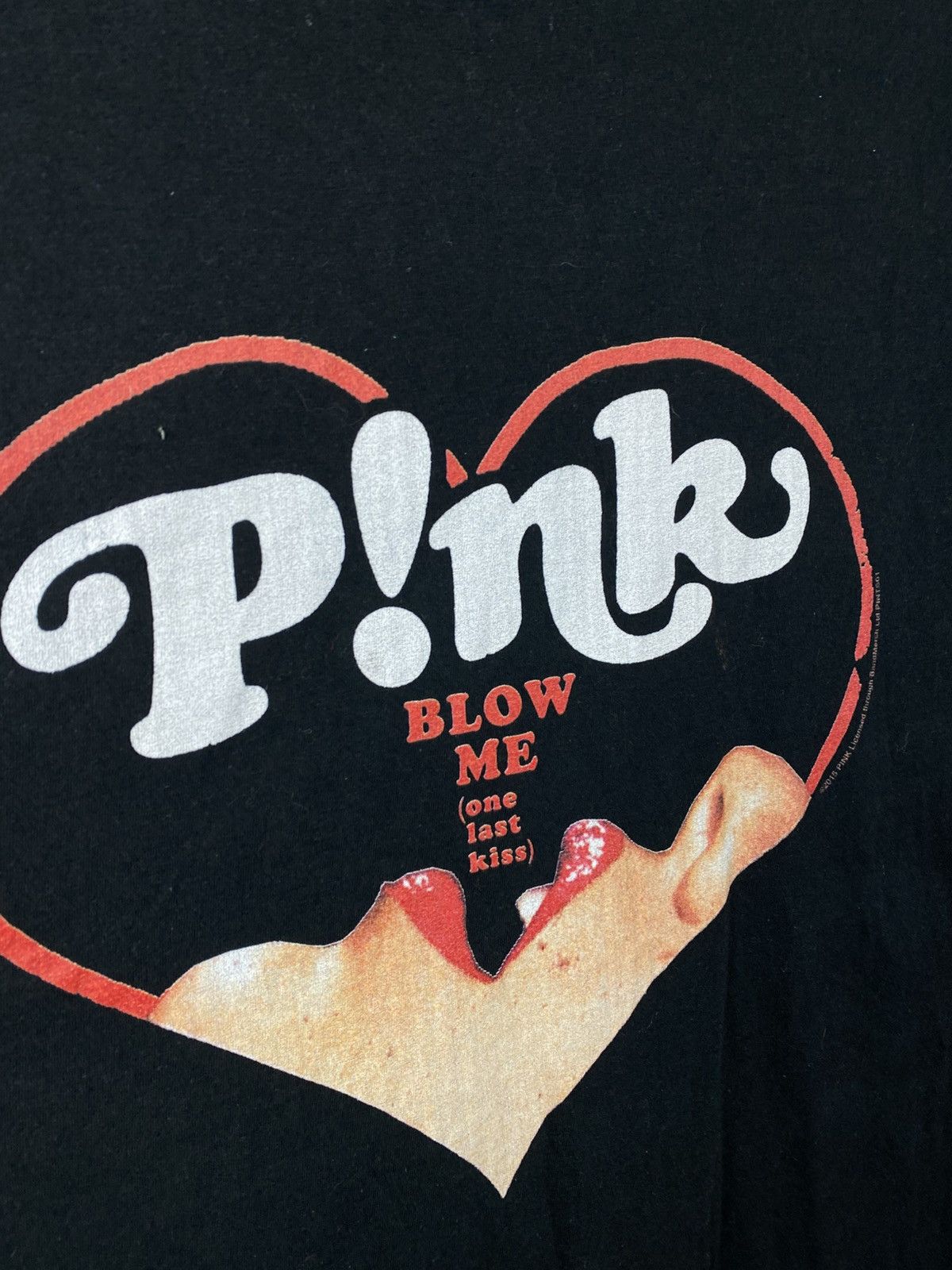Band Tees 🎸Vintage 2015 T-Shirt Pink Blow Me One Last Kiss Rock Tee🎸 Size US M / EU 48-50 / 2 - 6 Thumbnail