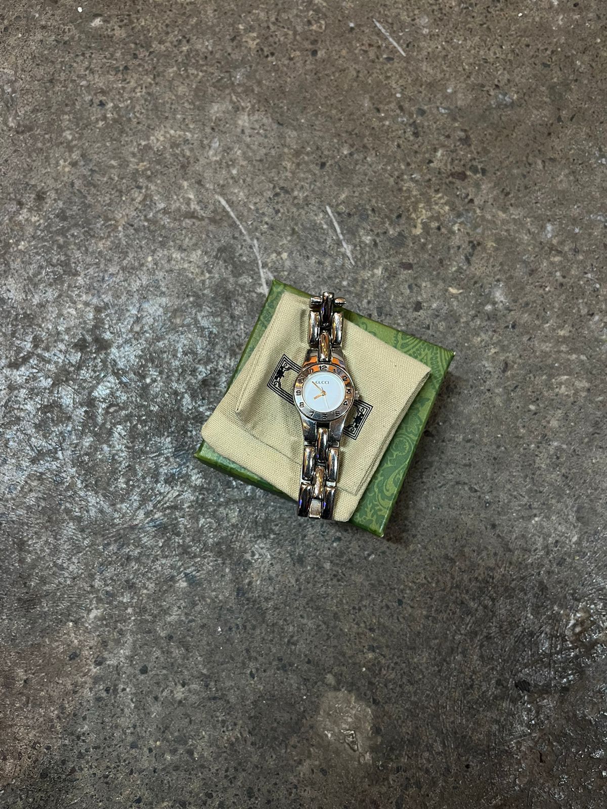 Gucci Gucci watch Size ONE SIZE - 2 Thumbnail