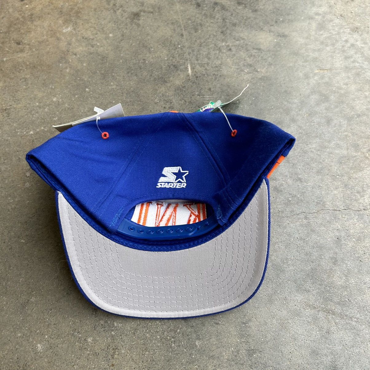 NBA × Starter × Vintage 90s New York Knicks two-tone wraparound snapback Size ONE SIZE - 4 Thumbnail