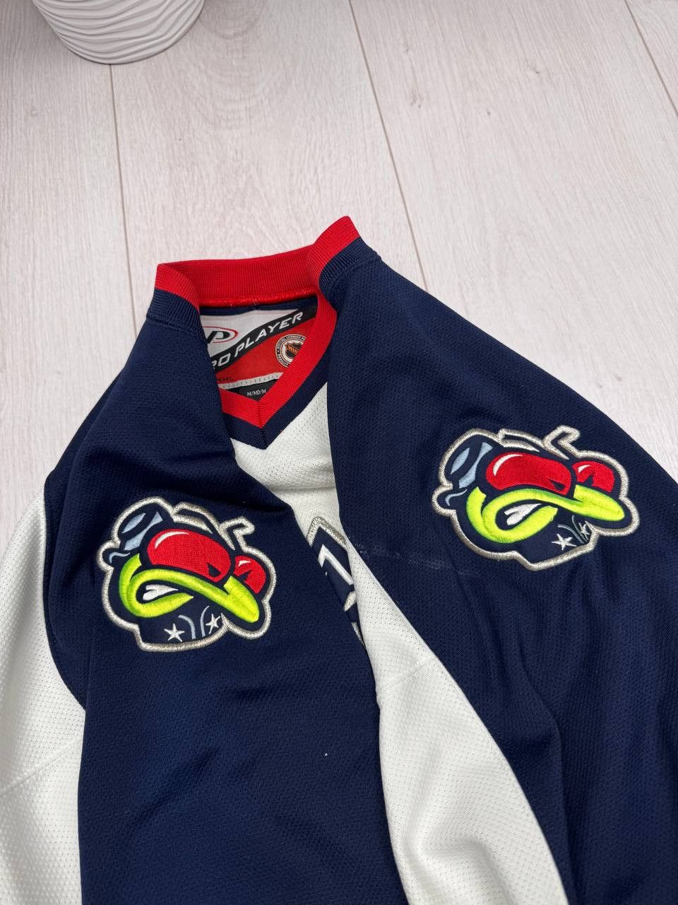 Other Vintage Columbus Hockey Jersey White Pro Player NHL Size M Size US M / EU 48-50 / 2 - 5 Thumbnail
