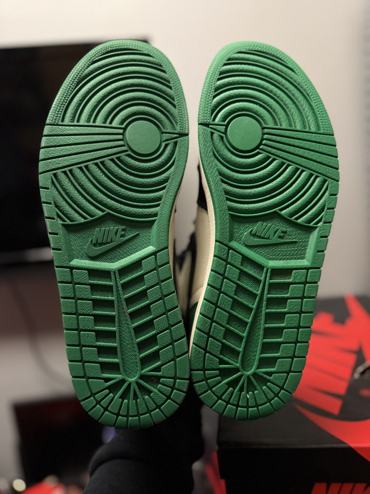 Jordan Brand × Nike Jordan 1 High OG Pine Green (2018) Size 11 🧼 Size US 11 / EU 44 - 14 Thumbnail