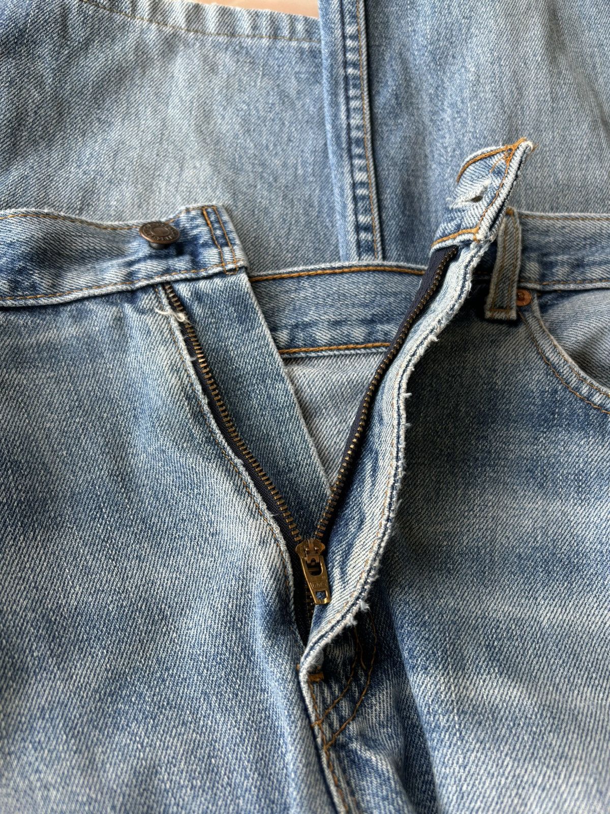 Levi's × Vintage Vintage Levi’s 505 Ripped Jean Size US 32 / EU 48 - 11 Thumbnail