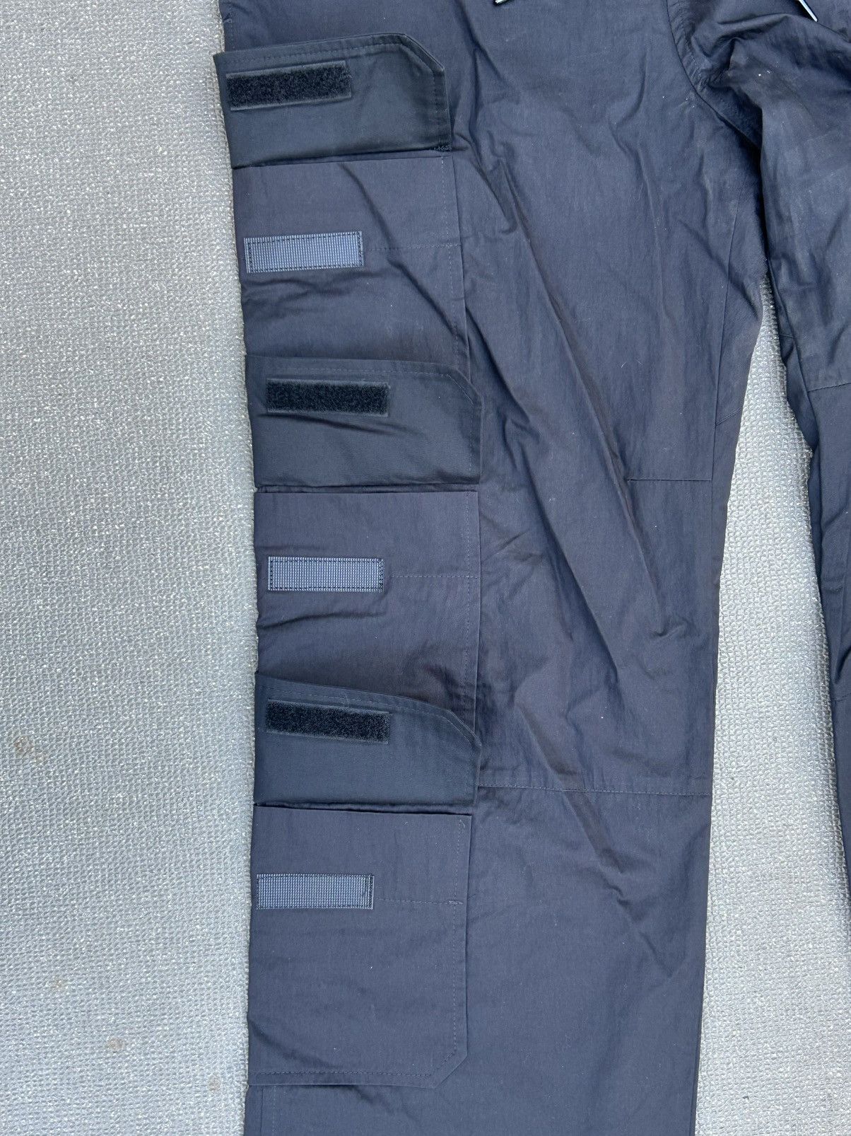 Louis Vuitton Louis Vuitton virgil multi pocket cargo trousers Size US 34 / EU 50 - 2 Thumbnail