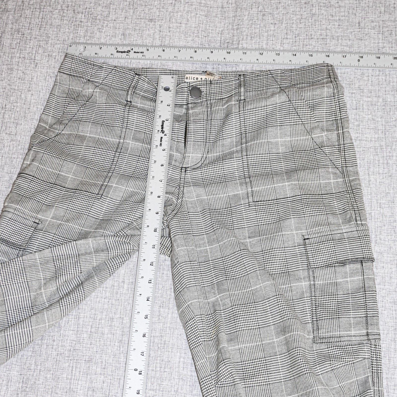 Alice + Olivia Alice + Olivia Isaac Distress Cargo Pants Grey houndstoot Size 30" / US 8 / IT 44 - 9 Thumbnail