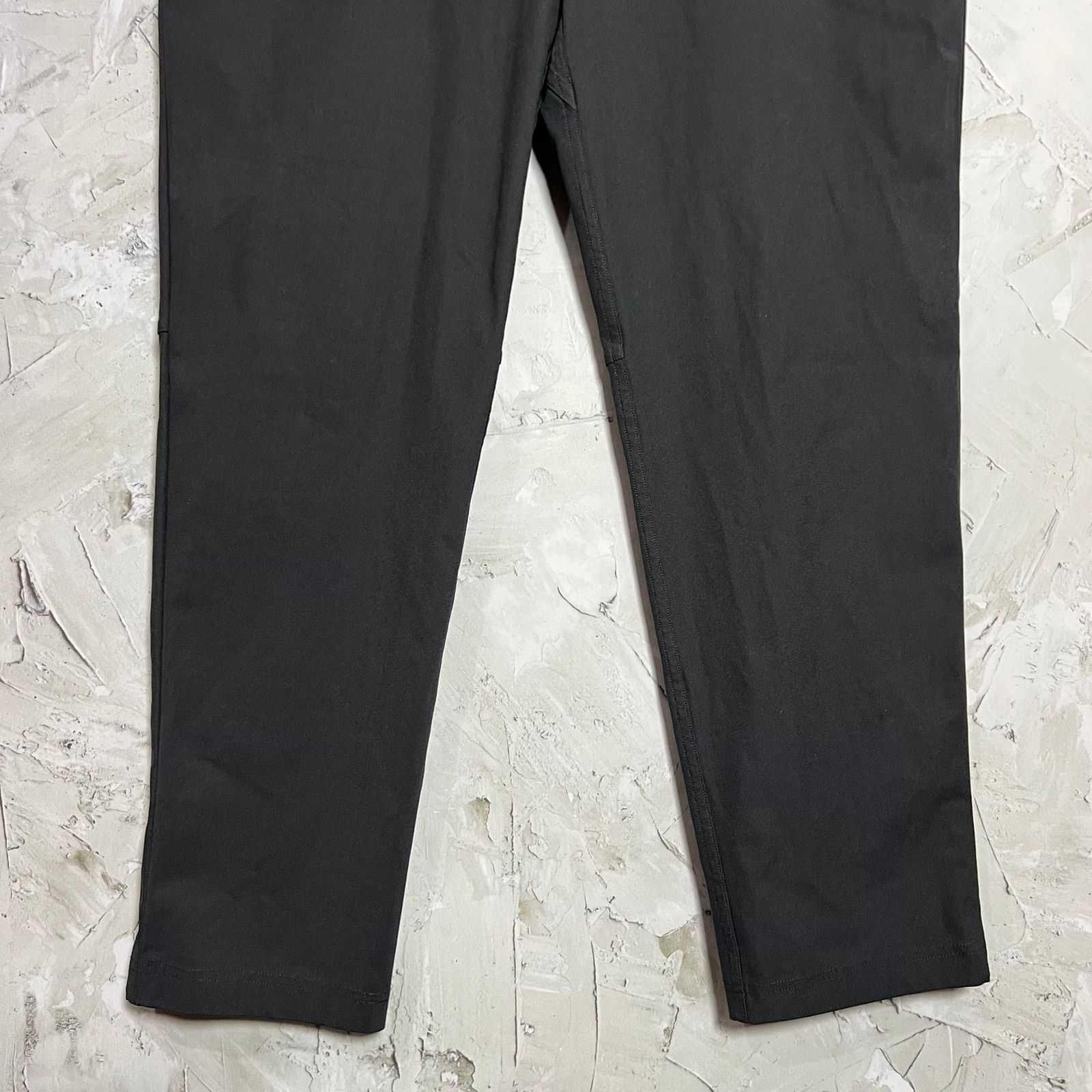 Lululemon Lululemon ABC Slim Fit Warpstreme Chino Black Gray 34x28 Size US 34 / EU 50 - 8 Thumbnail