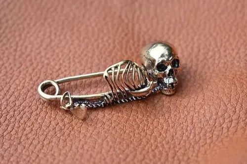 Jewelry 2Pcs / Set Gothic Skull Safety Brooches Size ONE SIZE - 2 Thumbnail
