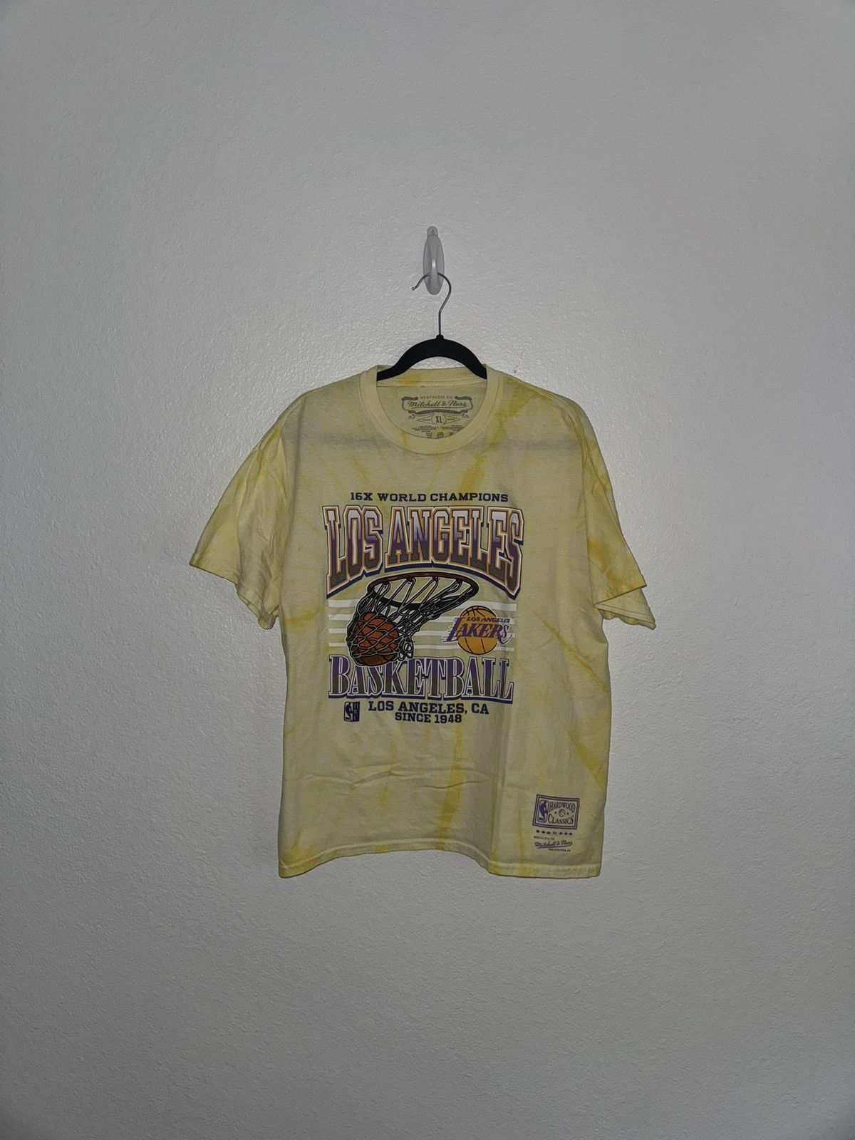 Mitchell & Ness Mitchell & Ness Lakers Graphic Tee Size US XL / EU 56 / 4 - 1 Thumbnail
