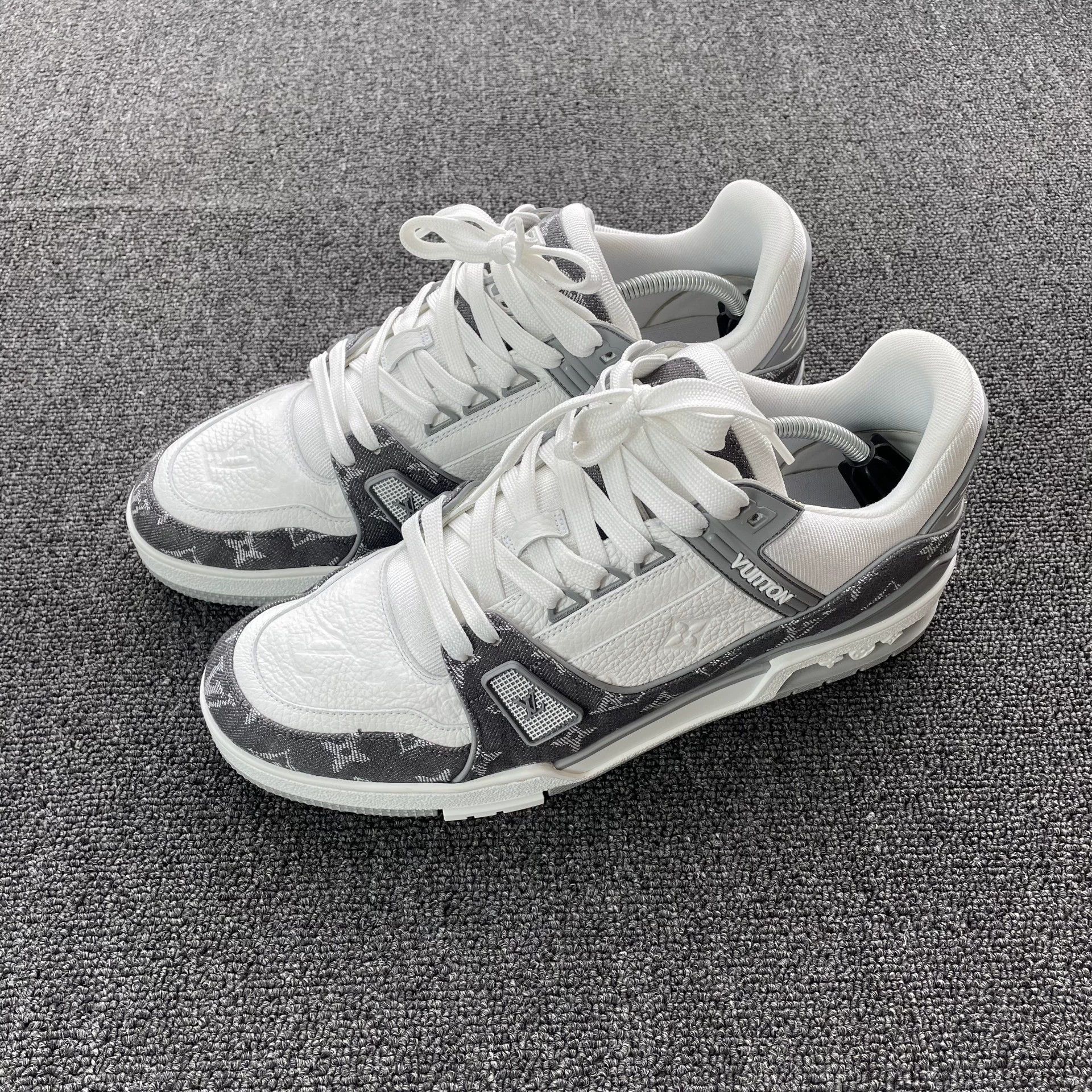 Louis Vuitton LV Trainer 99 new off-white unisex size 43 Size US 10 / EU 43 - 1 Thumbnail