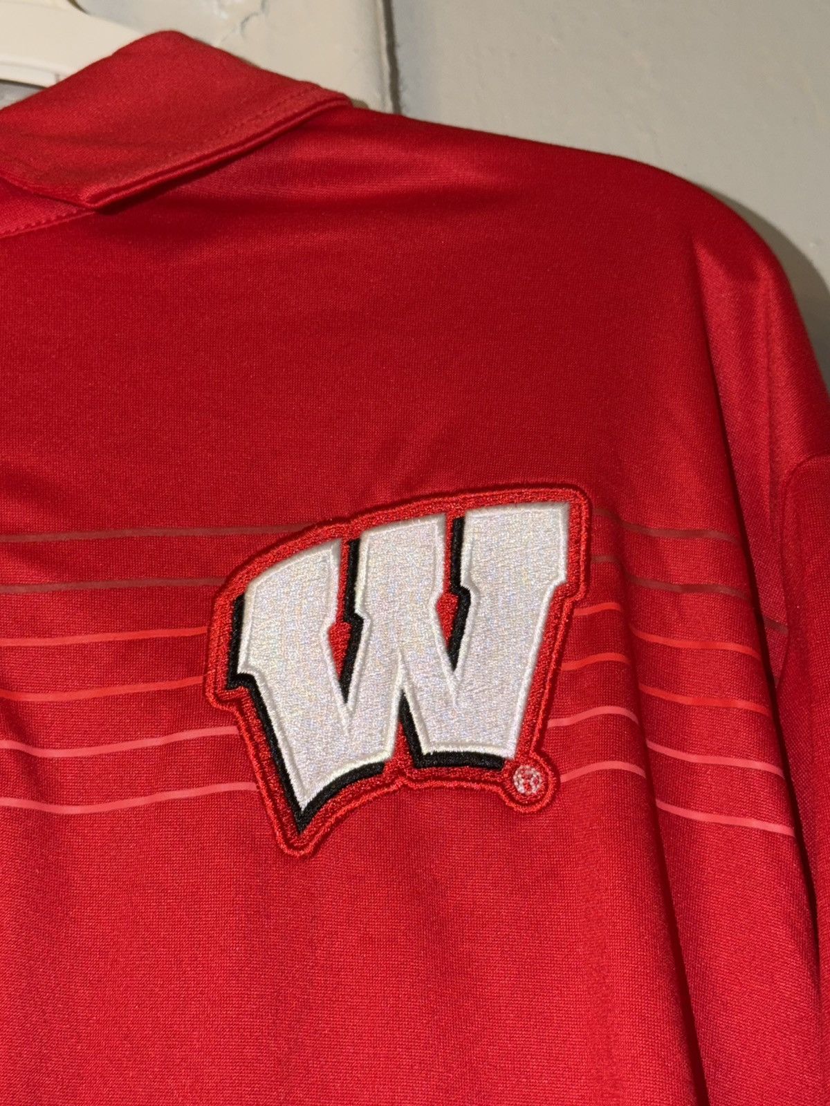 NCAA Captivating NCAA Wisconsin Badgers Polo T Shirt Mens Size L Size US L / EU 52-54 / 3 - 9 Thumbnail