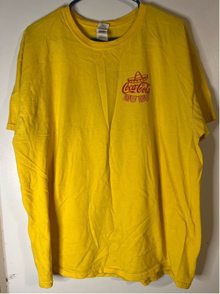 Gildan Men's Gildan Coca-Cola T-Shirt XL Yellow Size US XL / EU 56 / 4 - 1 Thumbnail