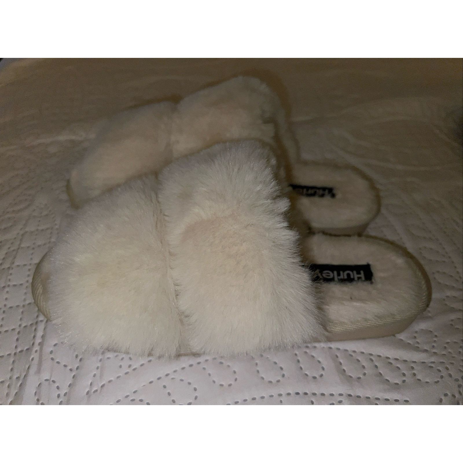 Hurley Slippers Size 6 Hurley Carol Cream Faux Fur 2 Straps Slides Size US 6 / IT 36 - 6 Thumbnail