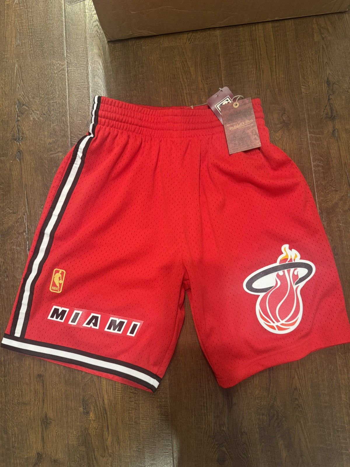 Mitchell & Ness Miami Heat Miami Heat 1996-1997 Swingman Basketball Shorts Size US 30 / EU 46 - 1 Thumbnail