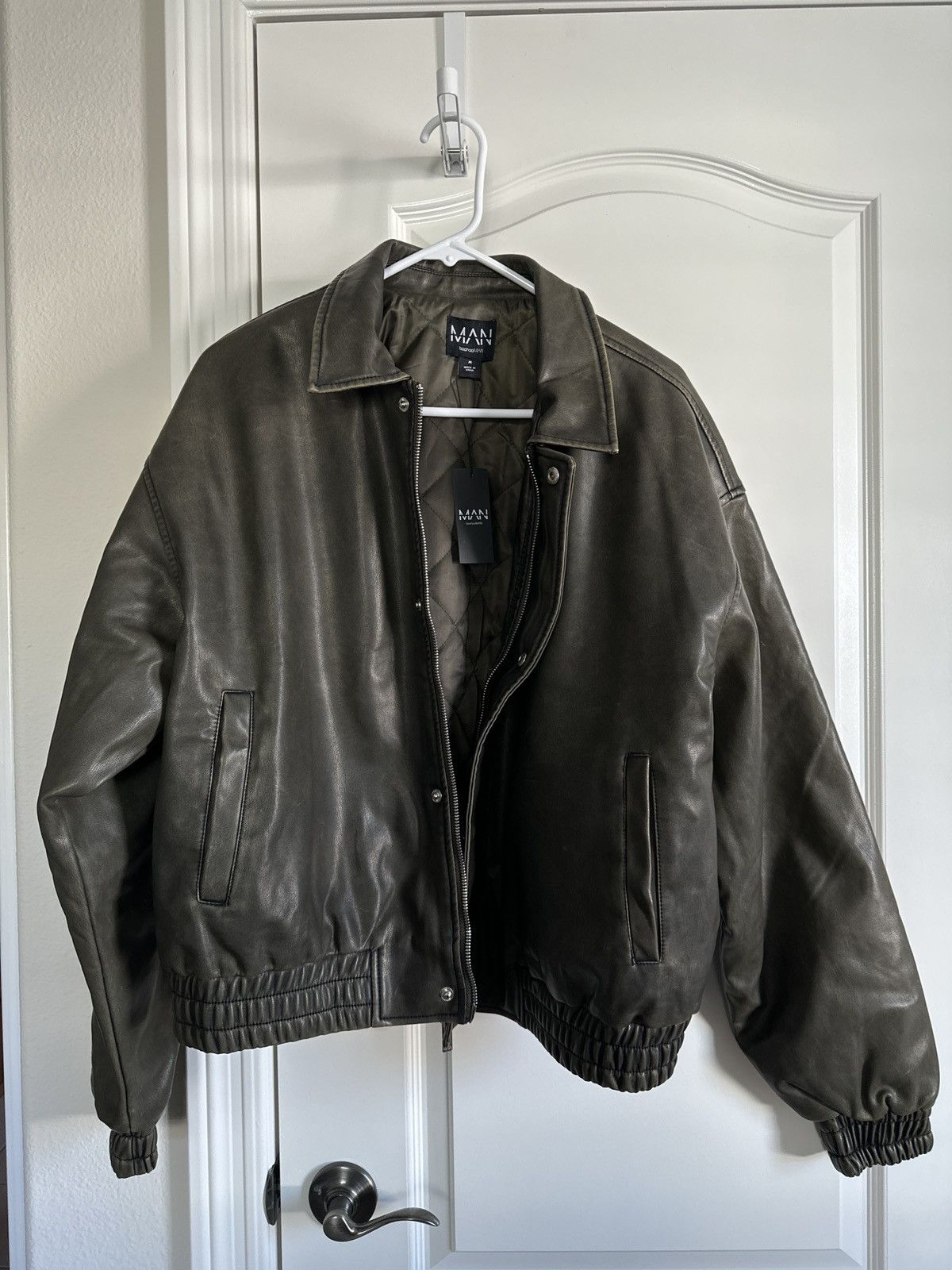 Boohoo Vintage style Boxy heavy PU leather collared bomber jacket Size US L / EU 52-54 / 3 - 4 Thumbnail