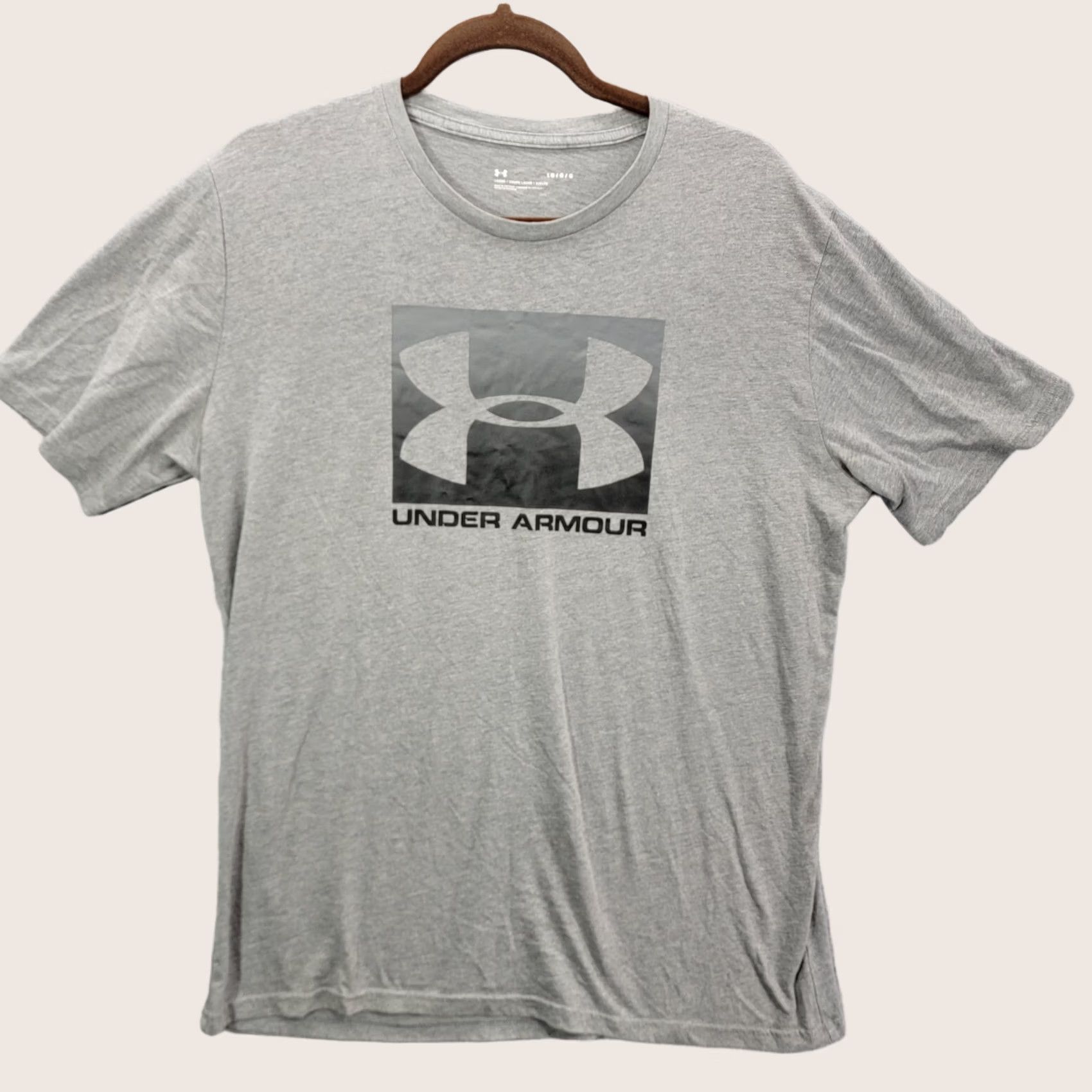 Under Armour Under Armour shirt Men's L Gray Short Sleeve Loose Fit gym athletic wear Size US L / EU 52-54 / 3 - 1 Thumbnail