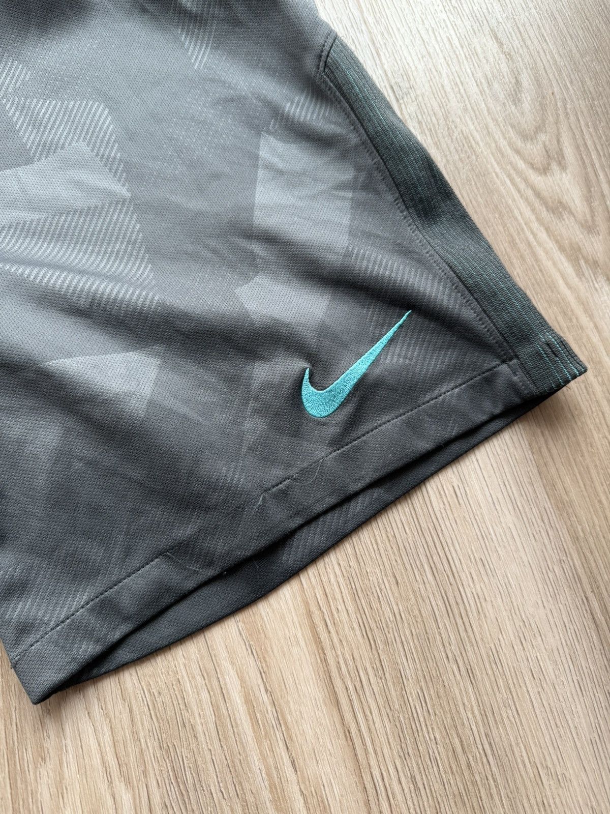 Nike Nike 2017/18 Chelsea Football Suit Soccer Shorts and Jersey Size US M / EU 48-50 / 2 - 15 Thumbnail