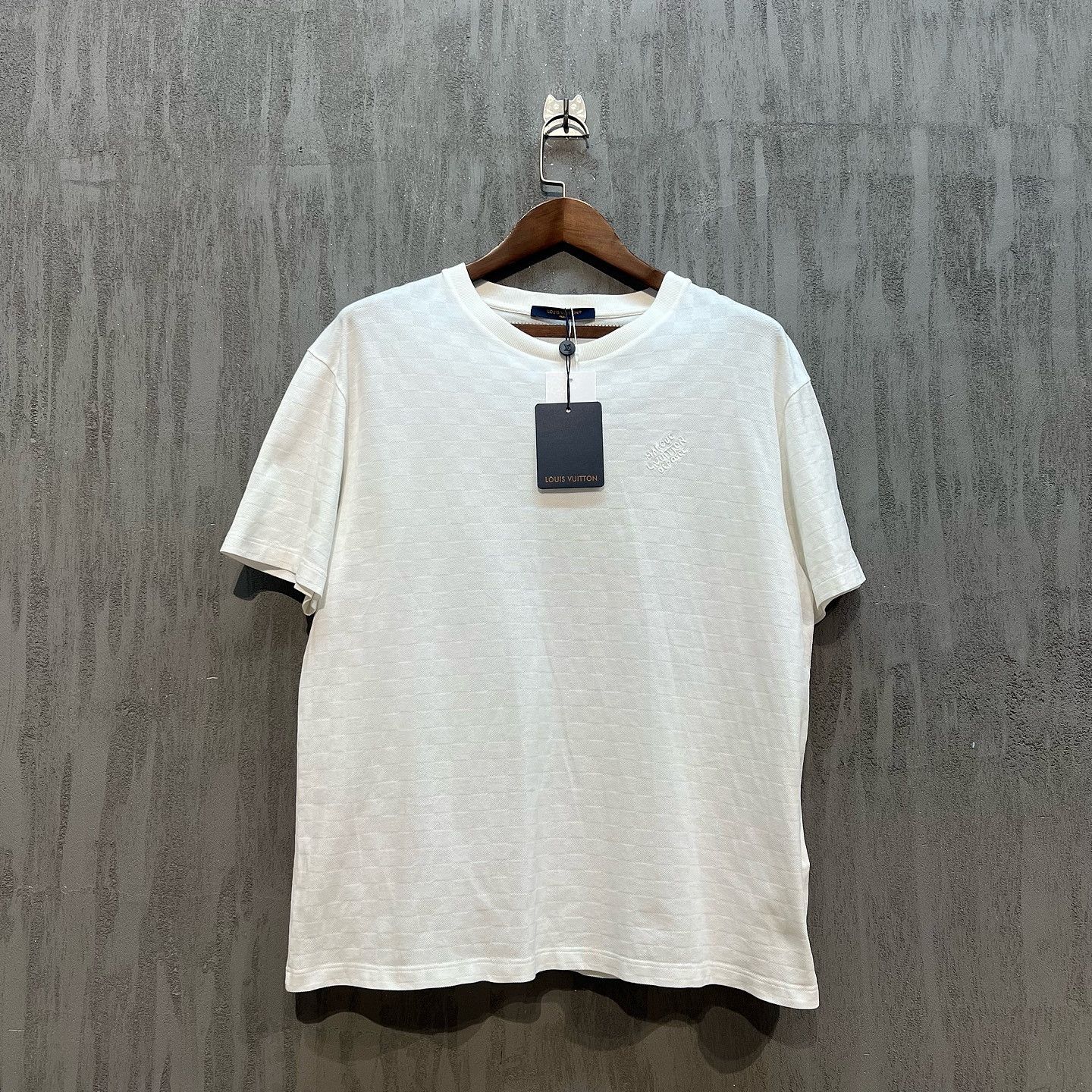 Louis Vuitton Louis Vuitton Logo Embroidered Damier T-Shirt Size L Size US L / EU 52-54 / 3 - 1 Thumbnail
