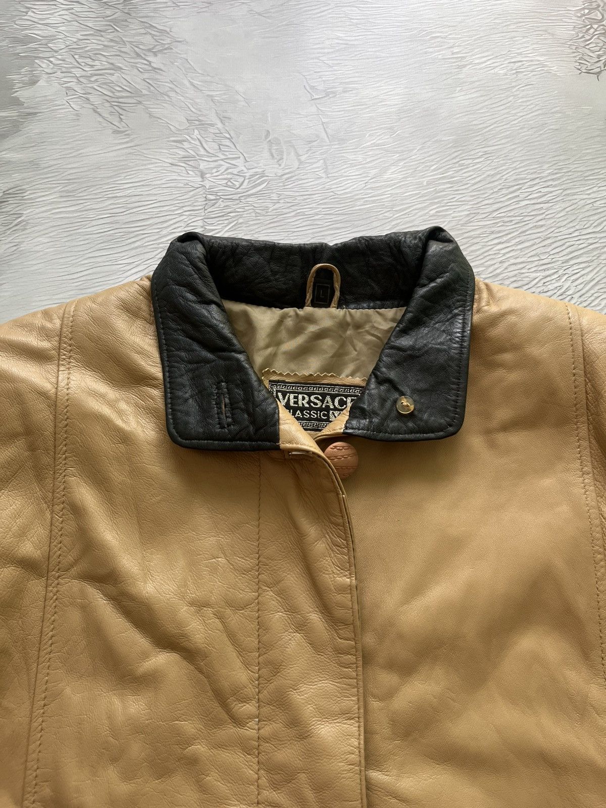 Versace Versace Classic V2 Vintage Genuine Leather Coat Beige Size L / US 10 / IT 46 - 4 Thumbnail