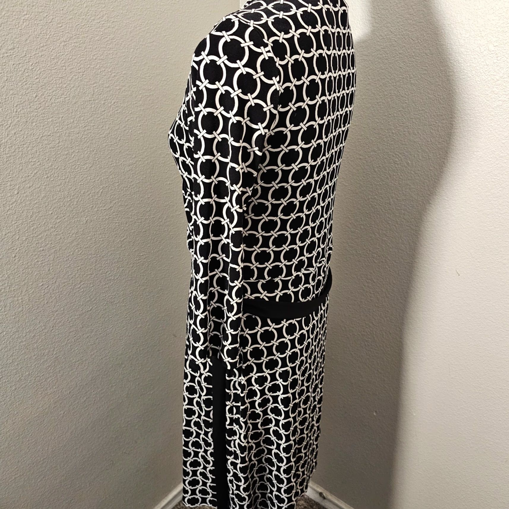 White House Black Market White House Black Market Dress 3/4 Sleeve Belted V-Neck Midi Black Women's 8 Size M / US 6-8 / IT 42-44 - 3 Thumbnail