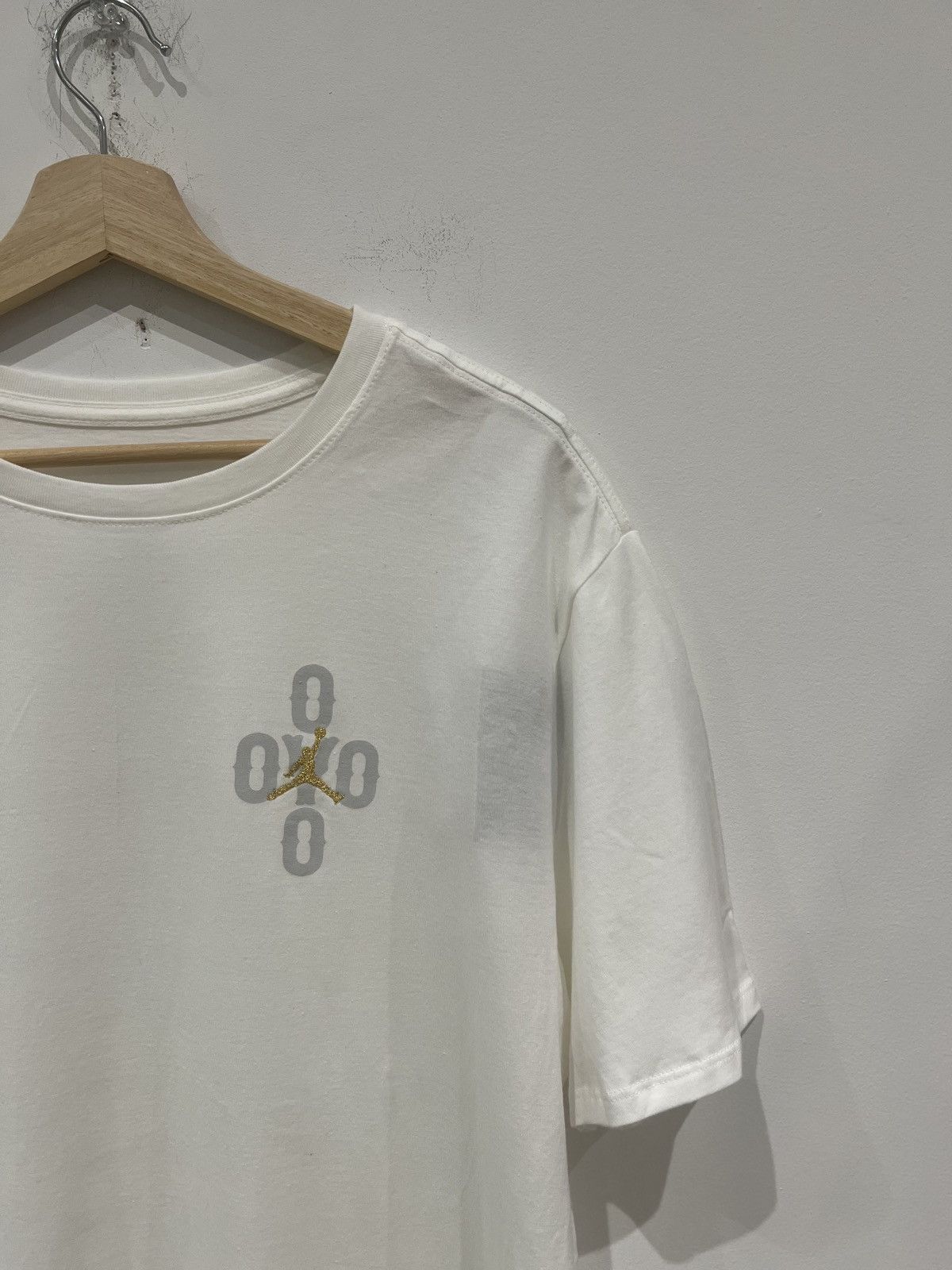 Jordan Brand × October's Very Own Nike Air Jordan X 10 Retro OVO Tee White Gold Grey Size US XL / EU 56 / 4 - 2 Thumbnail