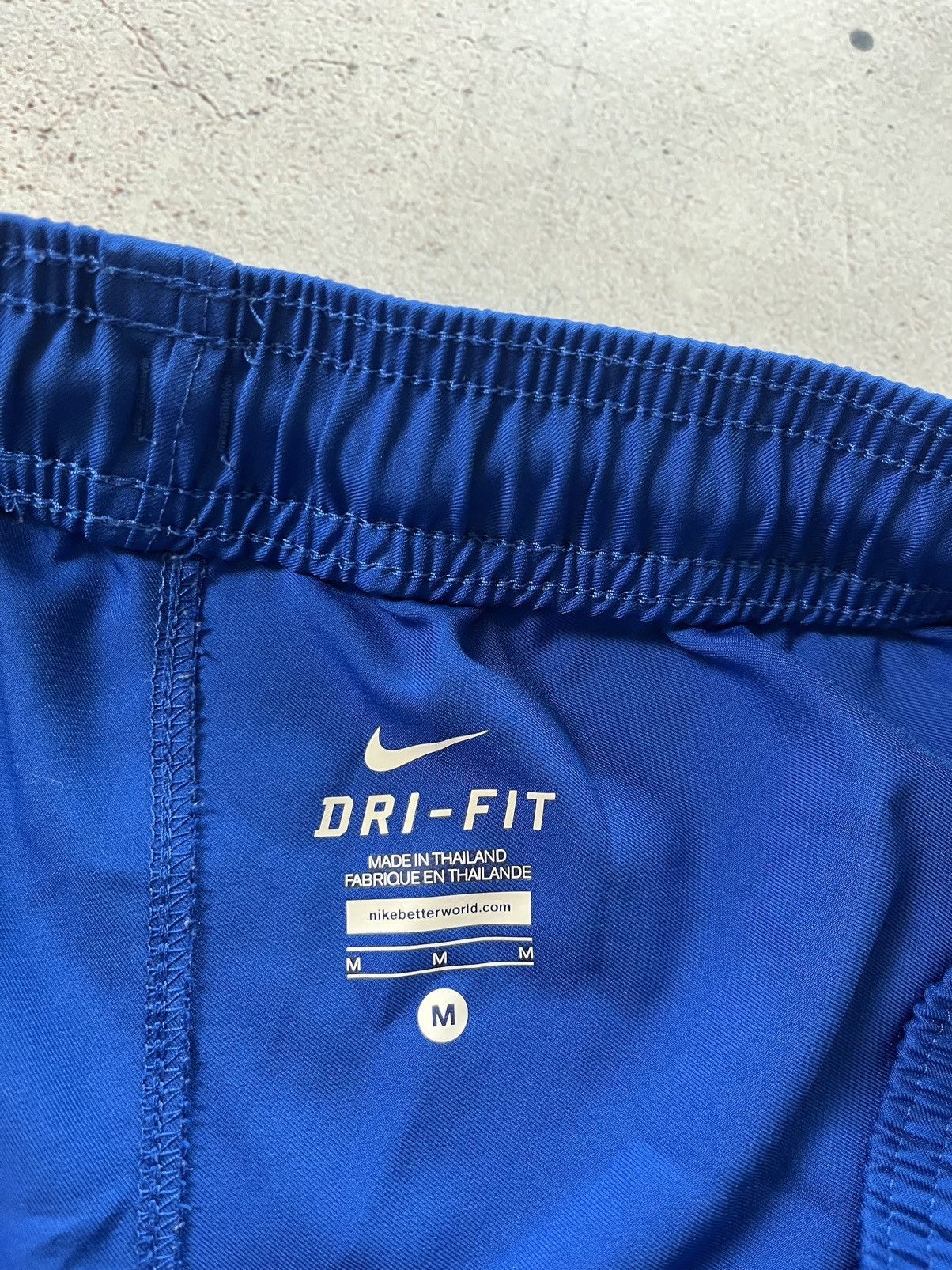Nike BARCELONA 2016 2017 HOME FOOTBALL SOCCER SHORTS NIKE Size US 32 / EU 48 - 4 Thumbnail