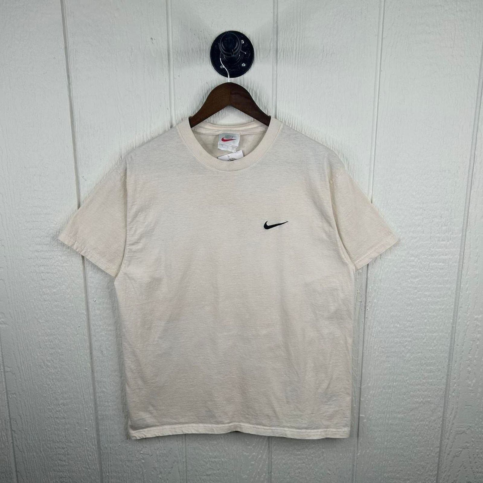 Nike Vintage 90’s Cream Nike Streetwear Graphic Tee Size Medium Size US M / EU 48-50 / 2 - 1 Thumbnail