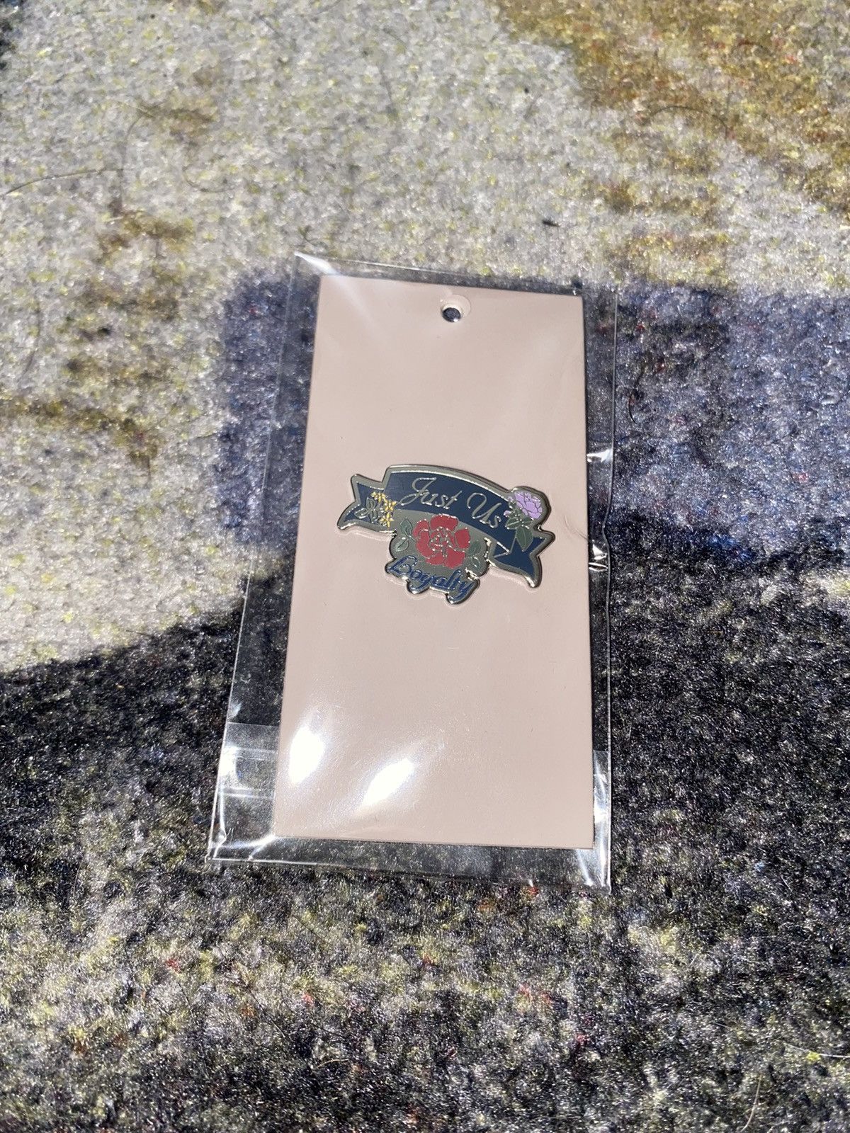 Kith Kith Loyalty Just Us Vitality Tier III Pin Size ONE SIZE - 2 Thumbnail