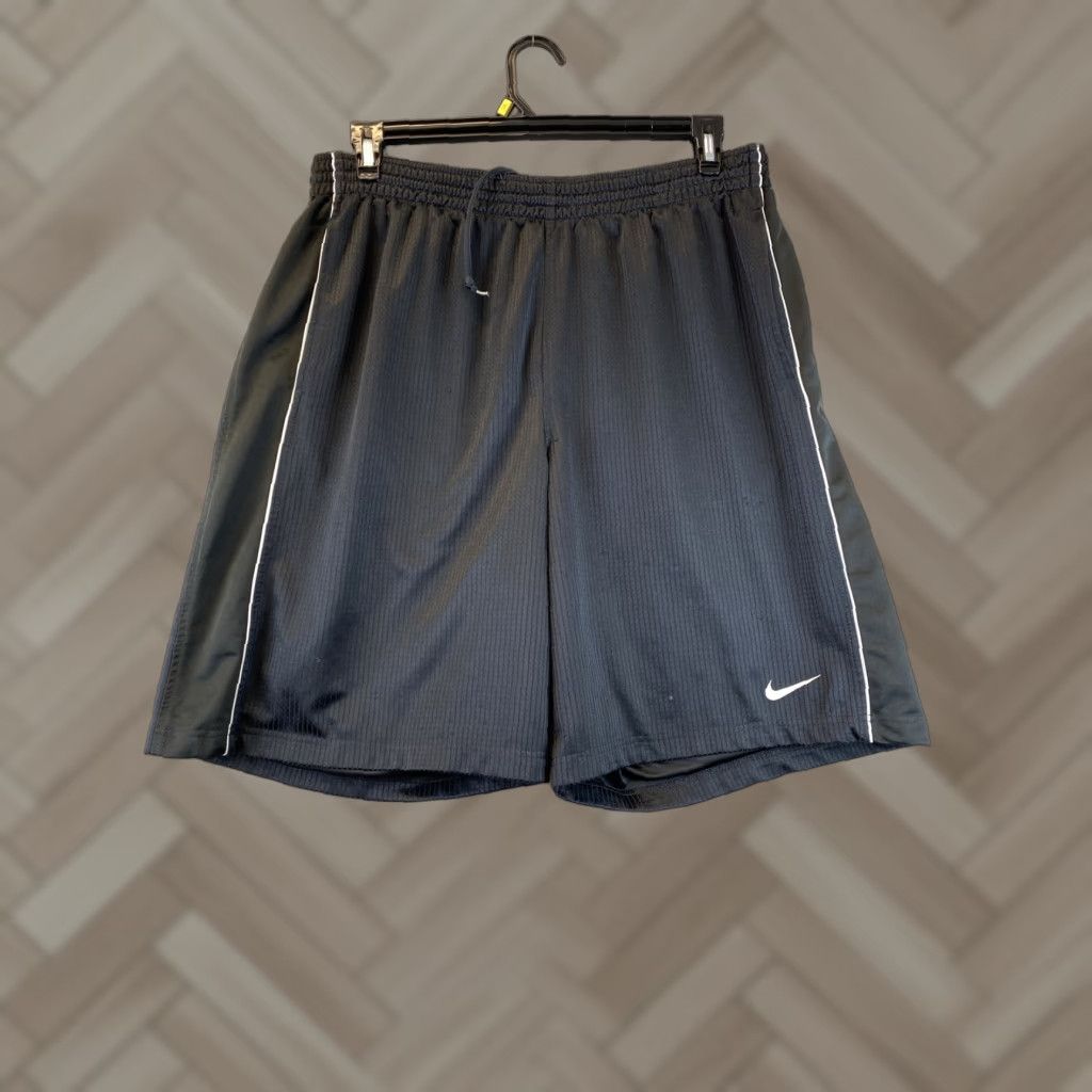 Nike Nike Shorts Black Men’s Size XL Basketball Athletic Pockets Polyester /72-60 Size US 36 / EU 52 - 1 Thumbnail