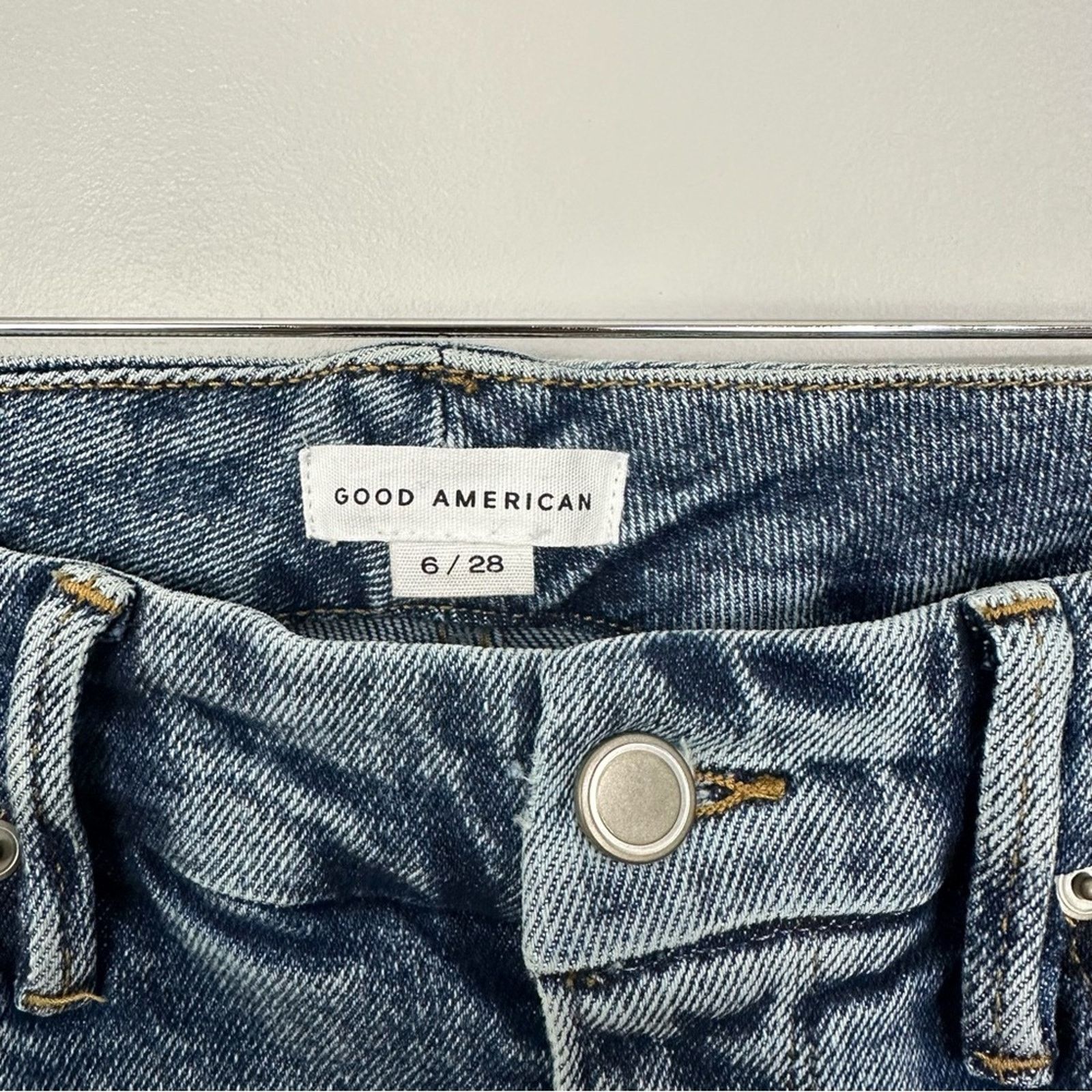 Good American Good American Good Crop Jeans Distressed Medium Wash Size 6 Size 28" / US 6 / IT 42 - 3 Thumbnail