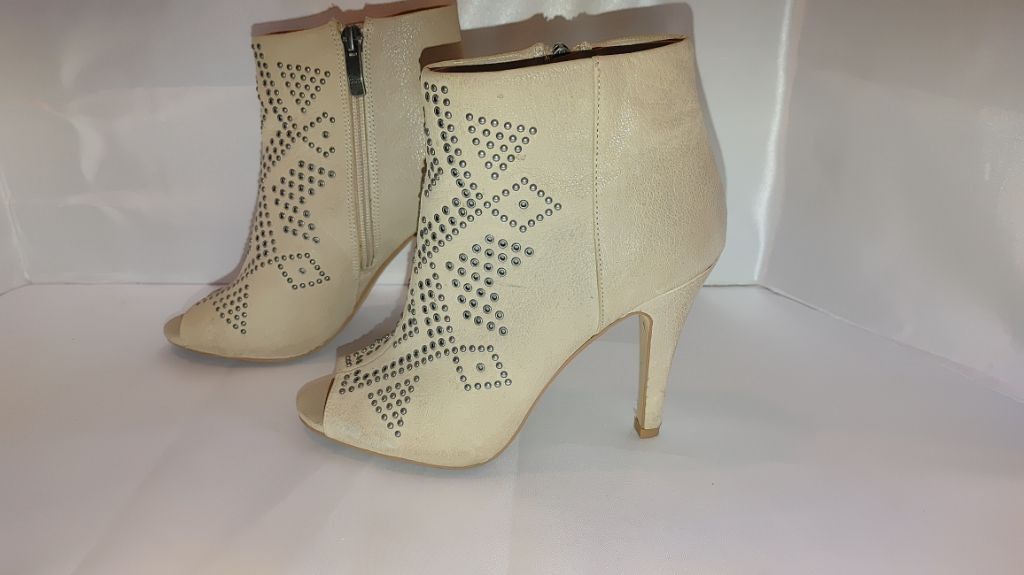 Vince Camuto Women's Vince Camuto Kanster Leather Peep Toe Booties Size 6 Size US 6 / IT 36 - 3 Thumbnail