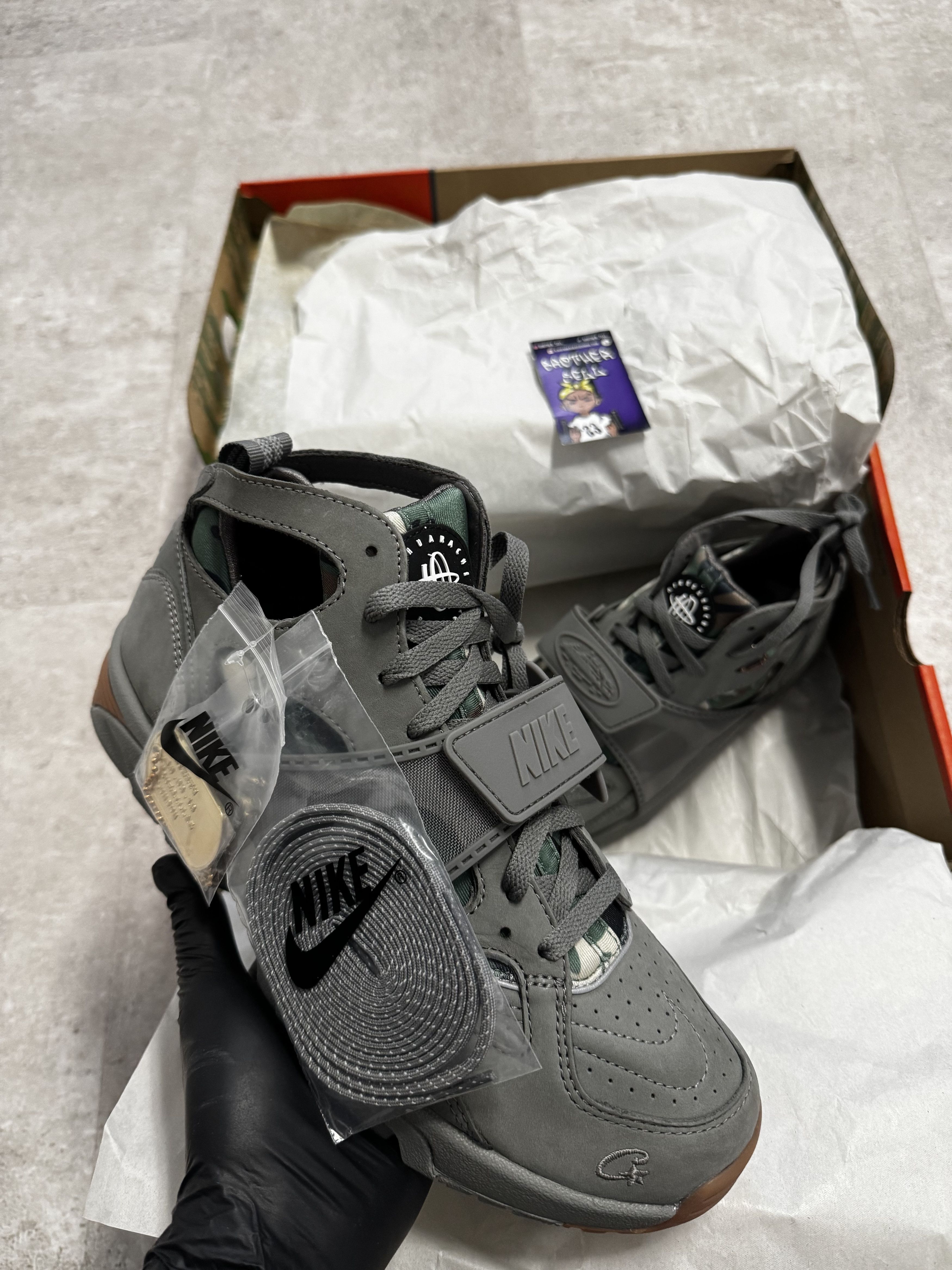 Corteiz Corteiz x Nike Air Huarache - Gully Grey Size US 11 / EU 44 - 2 Thumbnail