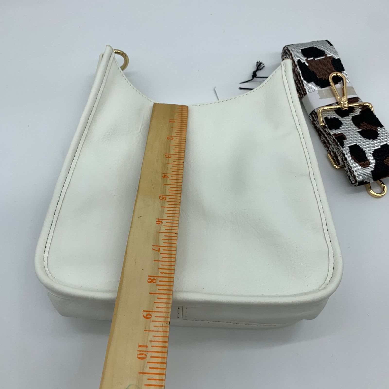 Other AHDORNED Medium White Faux Leather Crossbody Purse Size ONE SIZE - 4 Thumbnail