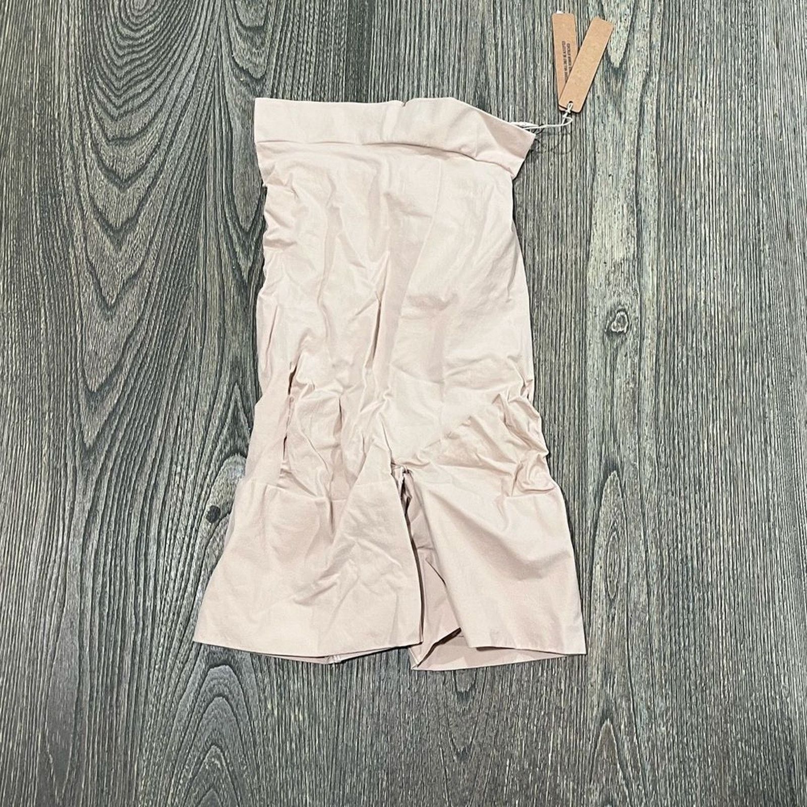 SKIMS NWT Skims Everyday Sculpt High-Waisted Mid Thigh Short XL Size ONE SIZE - 1 Thumbnail