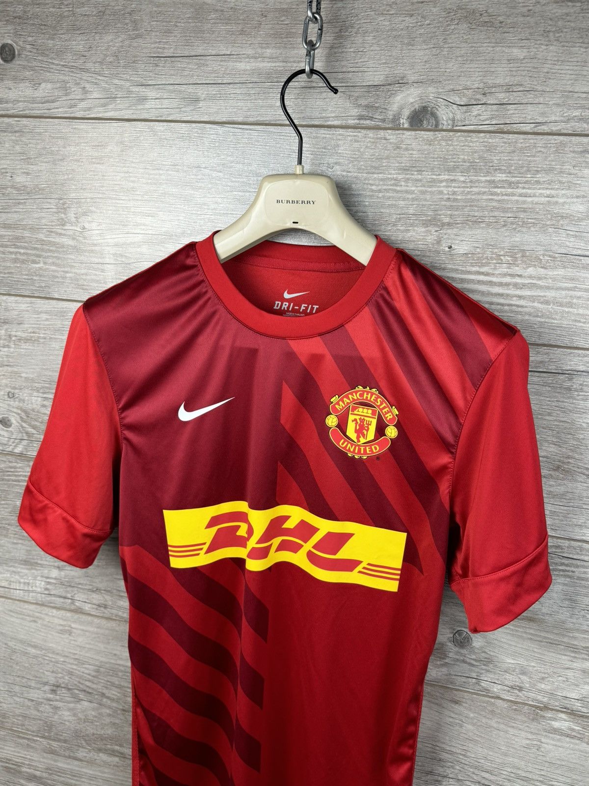 Nike MANCHESTER UNITED TRAINING FOOTBALL JERSEY NIKE VINTAGE Size US S / EU 44-46 / 1 - 11 Thumbnail