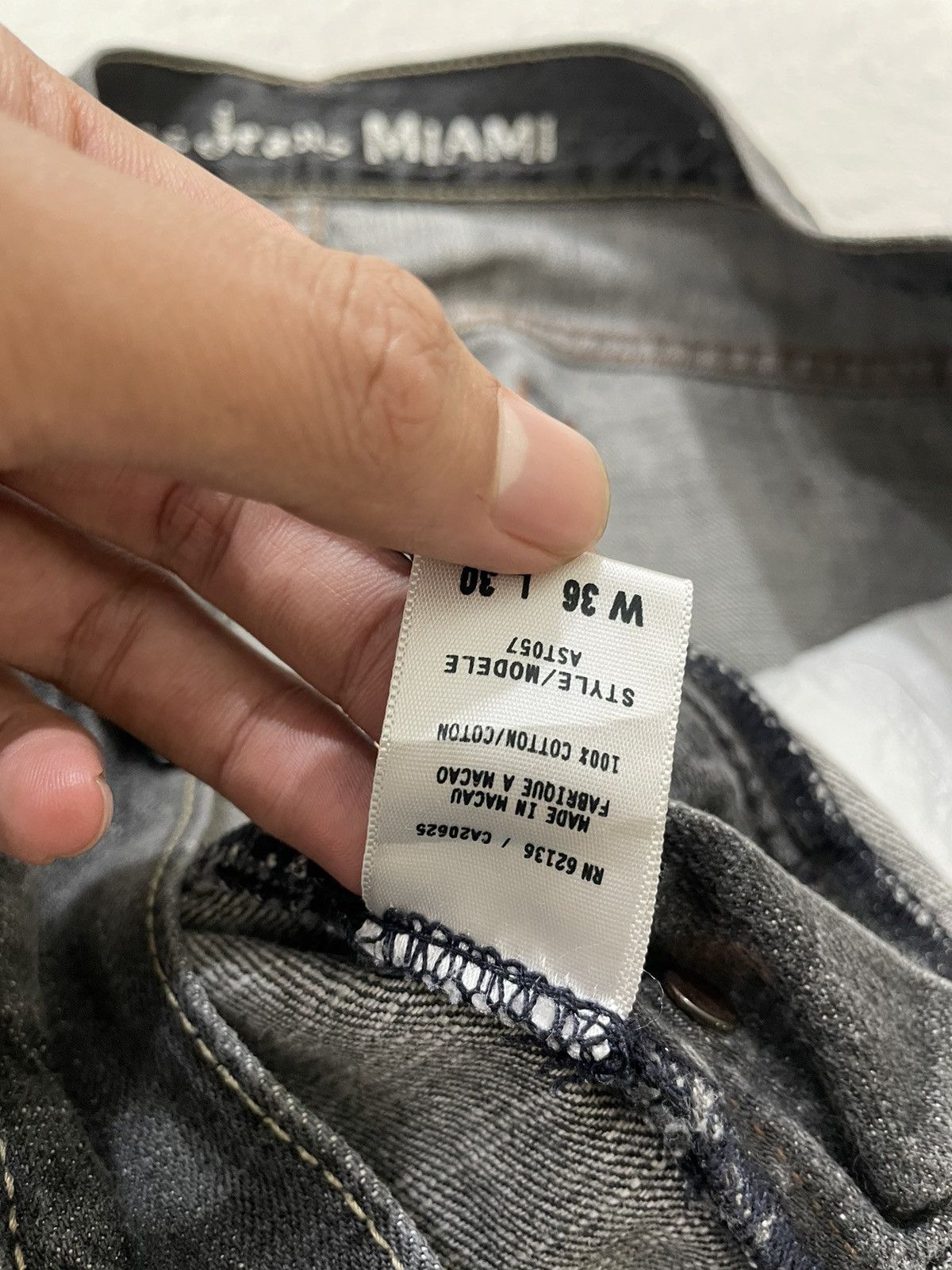 Japanese Brand 2000s Guess Baggy Jeans Washed Y2K Japan Style Size US 36 / EU 52 - 9 Thumbnail