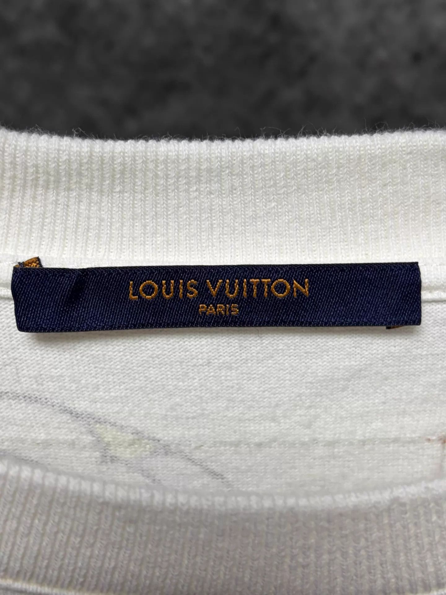 Louis Vuitton LV white L short-sleeve T-shirt train graffiti print Size US L / EU 52-54 / 3 - 3 Thumbnail