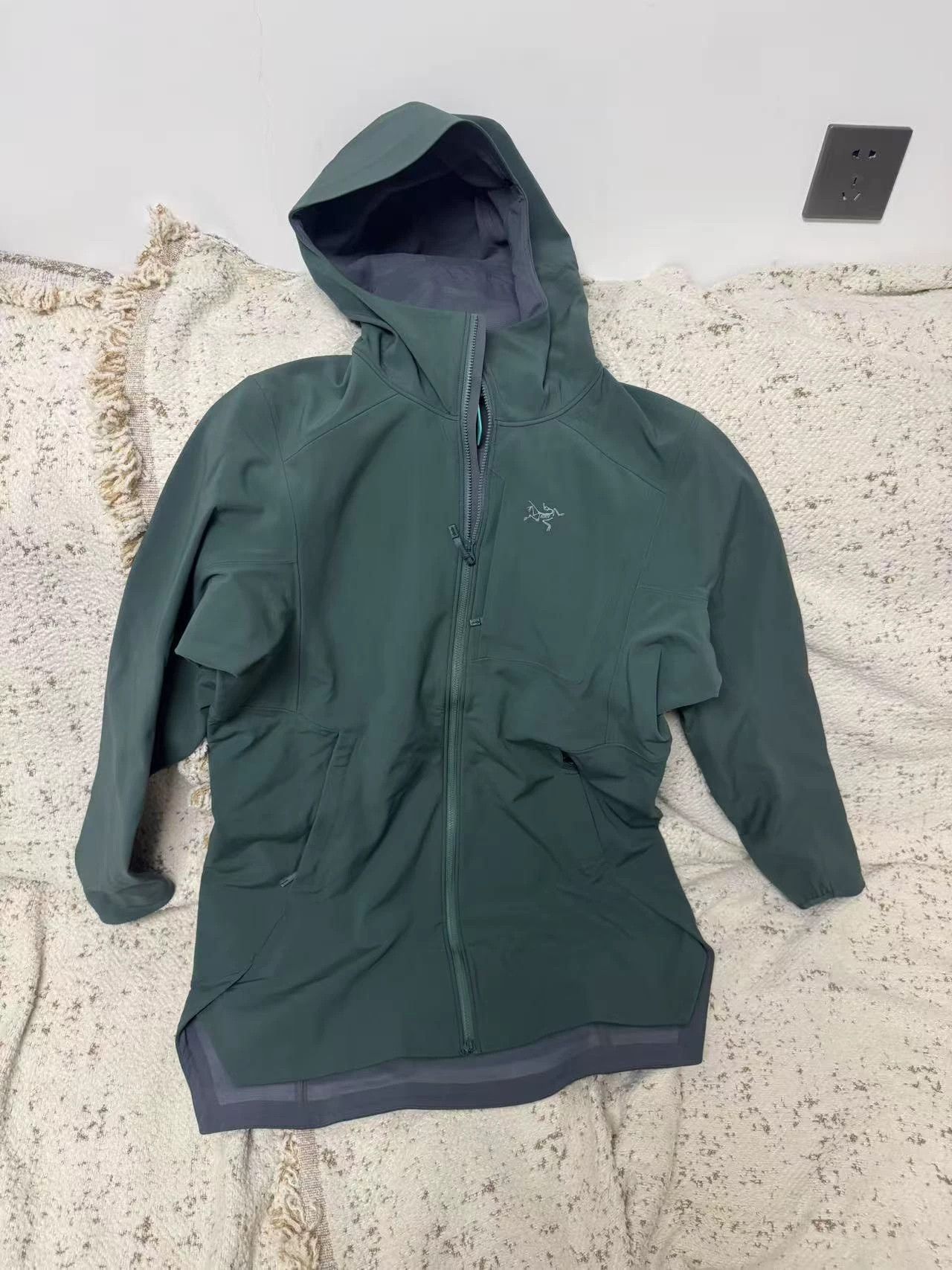 Arc'teryx Arc'teryx Unworn S Size Jacket Size S / US 4 / IT 40 - 1 Thumbnail
