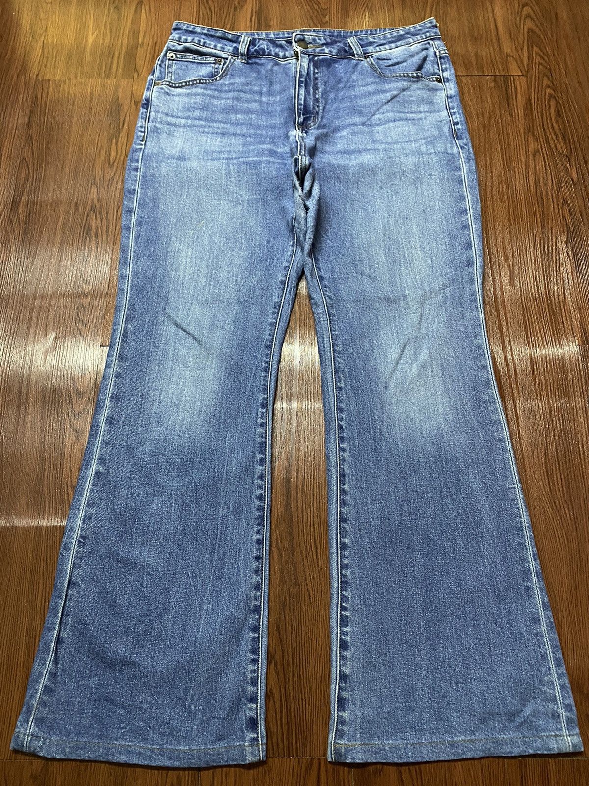 Japanese Brand Vintage Japanese Brand Blue Wash Flare Jeans Size US 32 / EU 48 - 1 Thumbnail