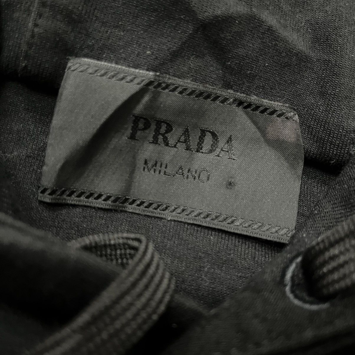 Prada BLACK PRADA EMBOSSED LOGO HODDIE Size M / US 6-8 / IT 42-44 - 9 Thumbnail
