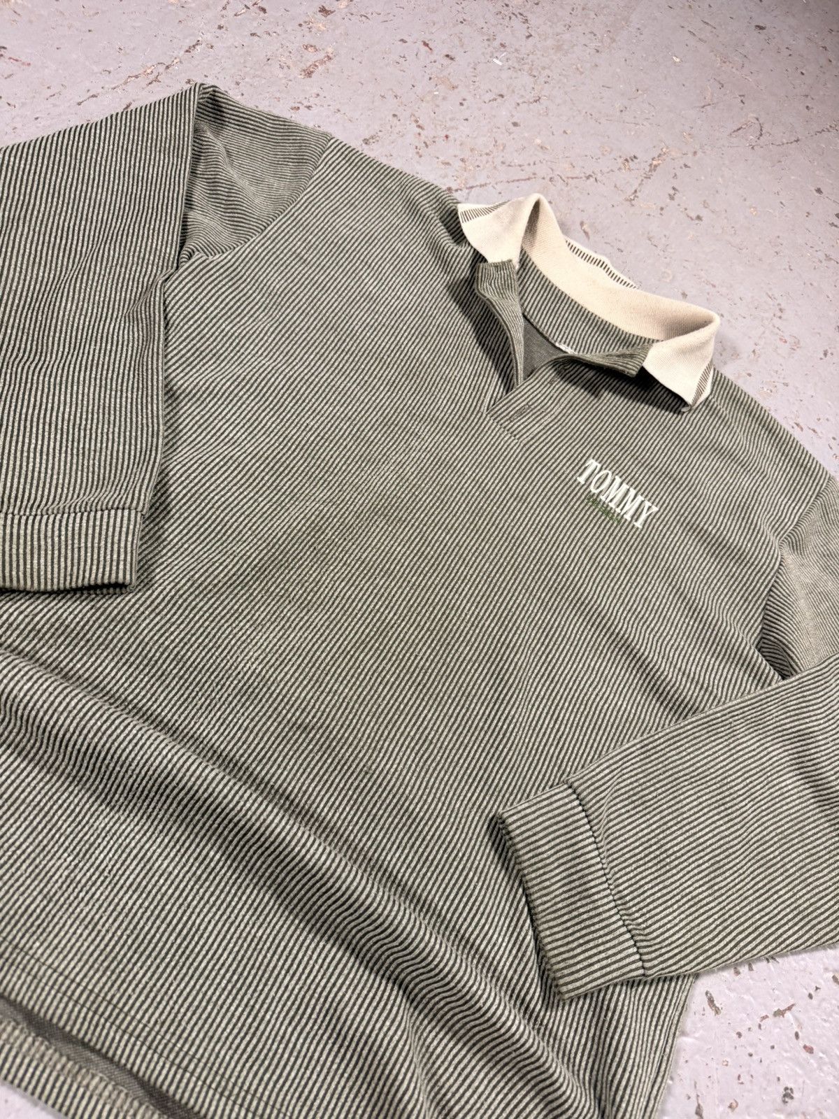 Tommy Hilfiger Vintage Tommy Hilfiger Corduroy Style Long sleeve Sweatshirt Size US XL / EU 56 / 4 - 5 Thumbnail