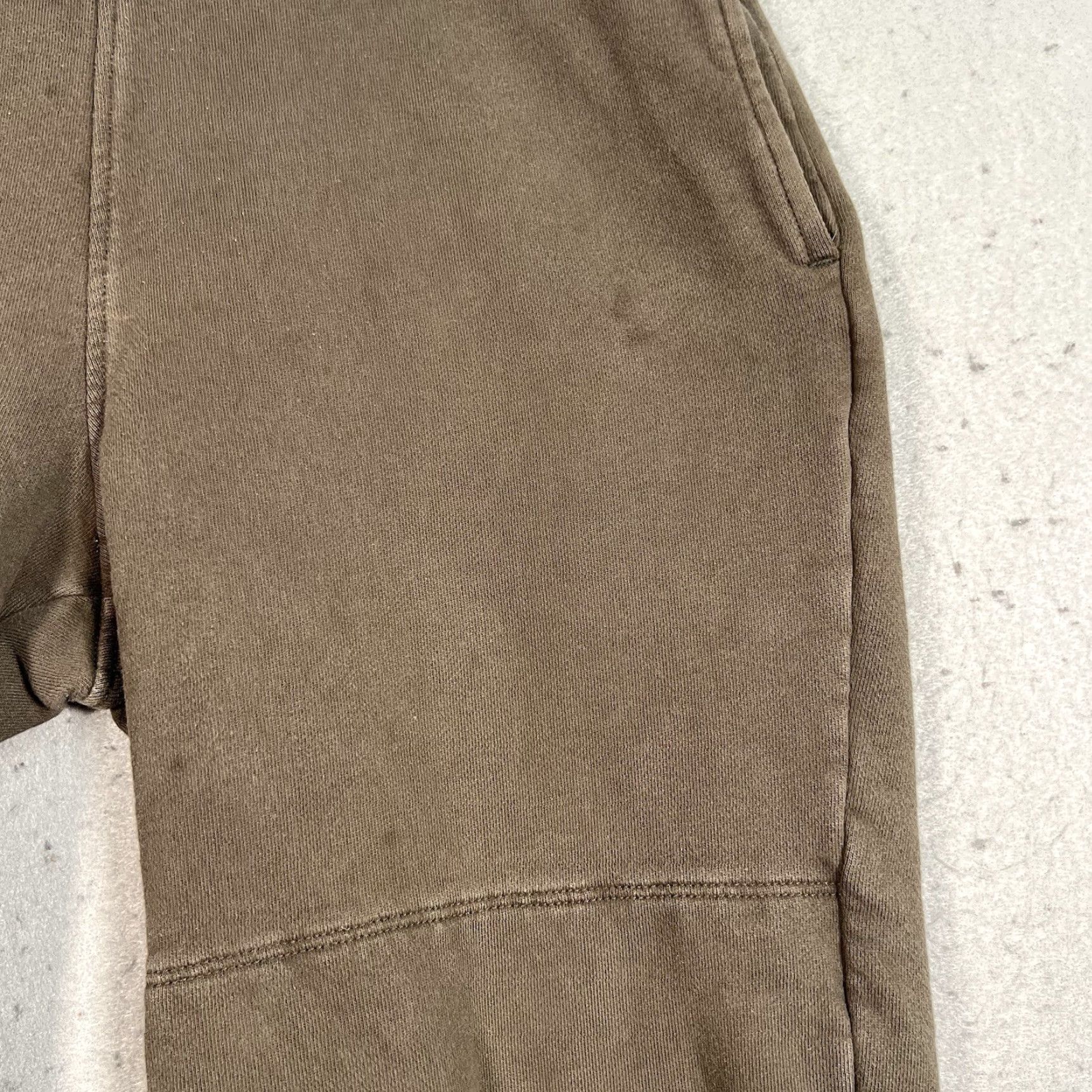 Uniqlo VINTAGE Uniqlo Lemaire Jogger Sweatpants Adult Medium Brown Ankle Zip Mens Sweatpants 90s/2000s Style Gender: Mens Size US 31 - 7 Thumbnail