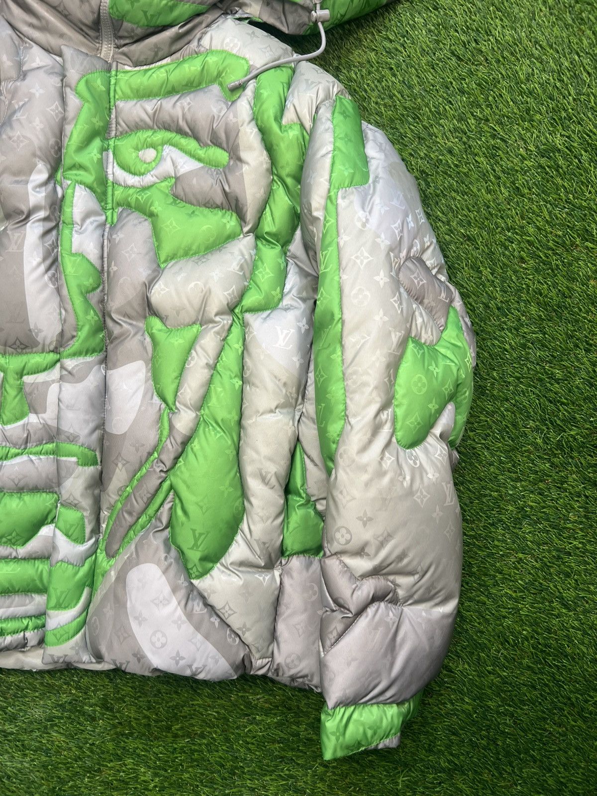Louis Vuitton Louis Vuitton x KidSuper Patchworked Portrat Puffer Jacket Size US L / EU 52-54 / 3 - 4 Thumbnail