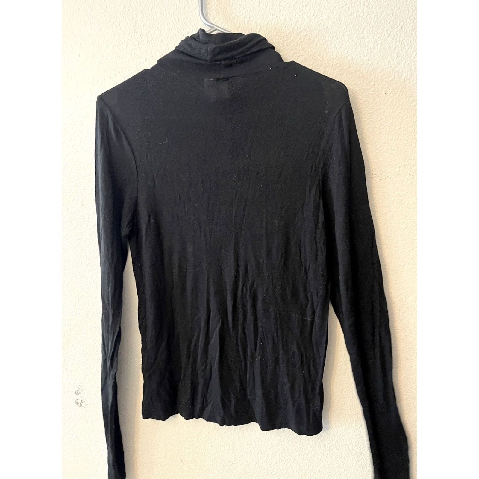 H&M H&M Divided Size Medium Women's Black Solid Lightweight Turtleneck Sweater Size M / US 6-8 / IT 42-44 - 3 Thumbnail